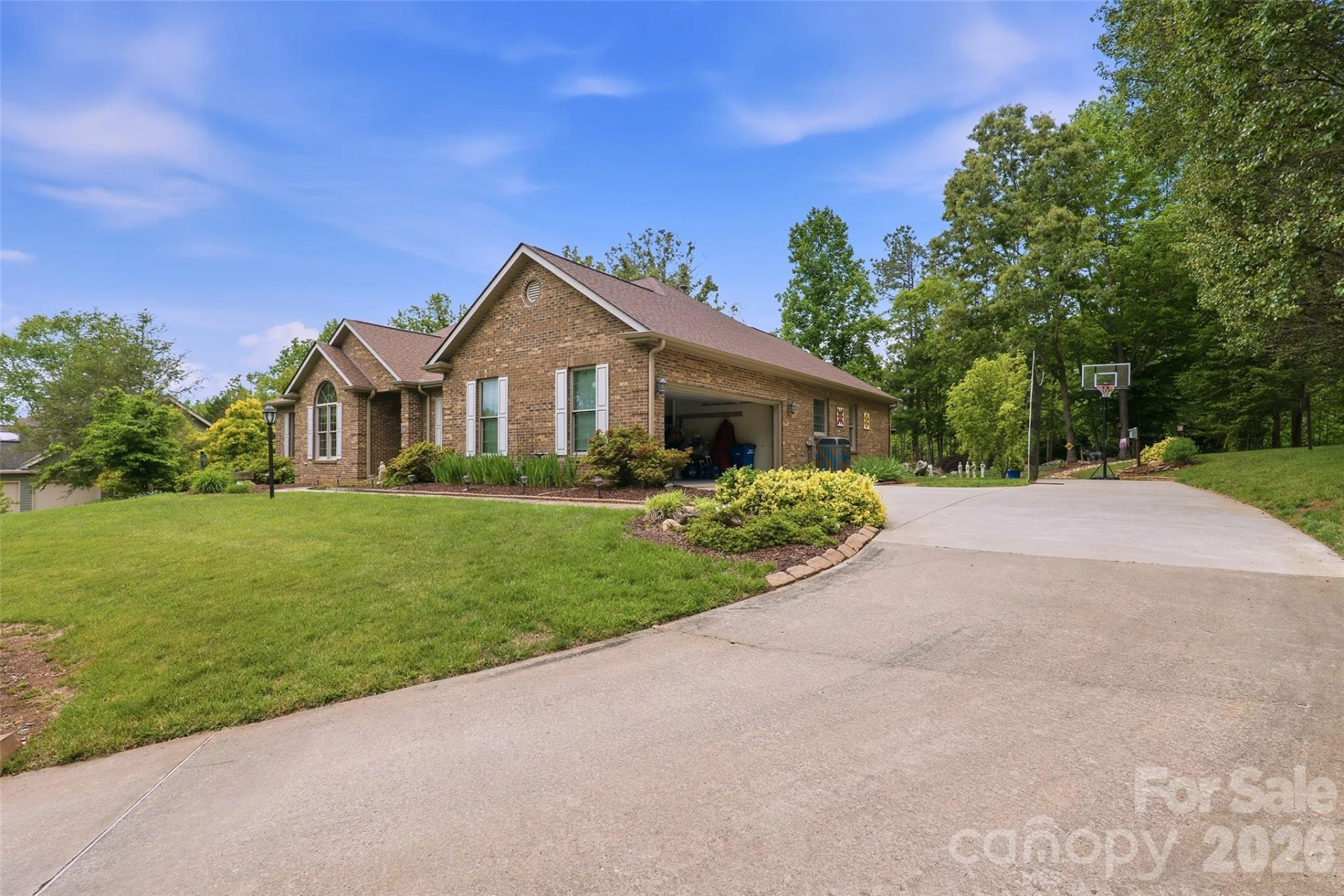 8 Ridgemont Drive - Photo 2