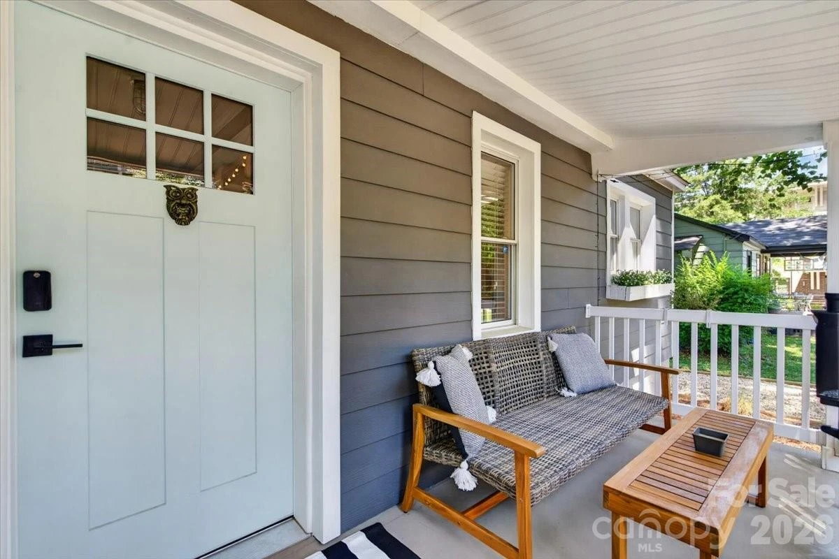 904 Academy Street - Photo 2