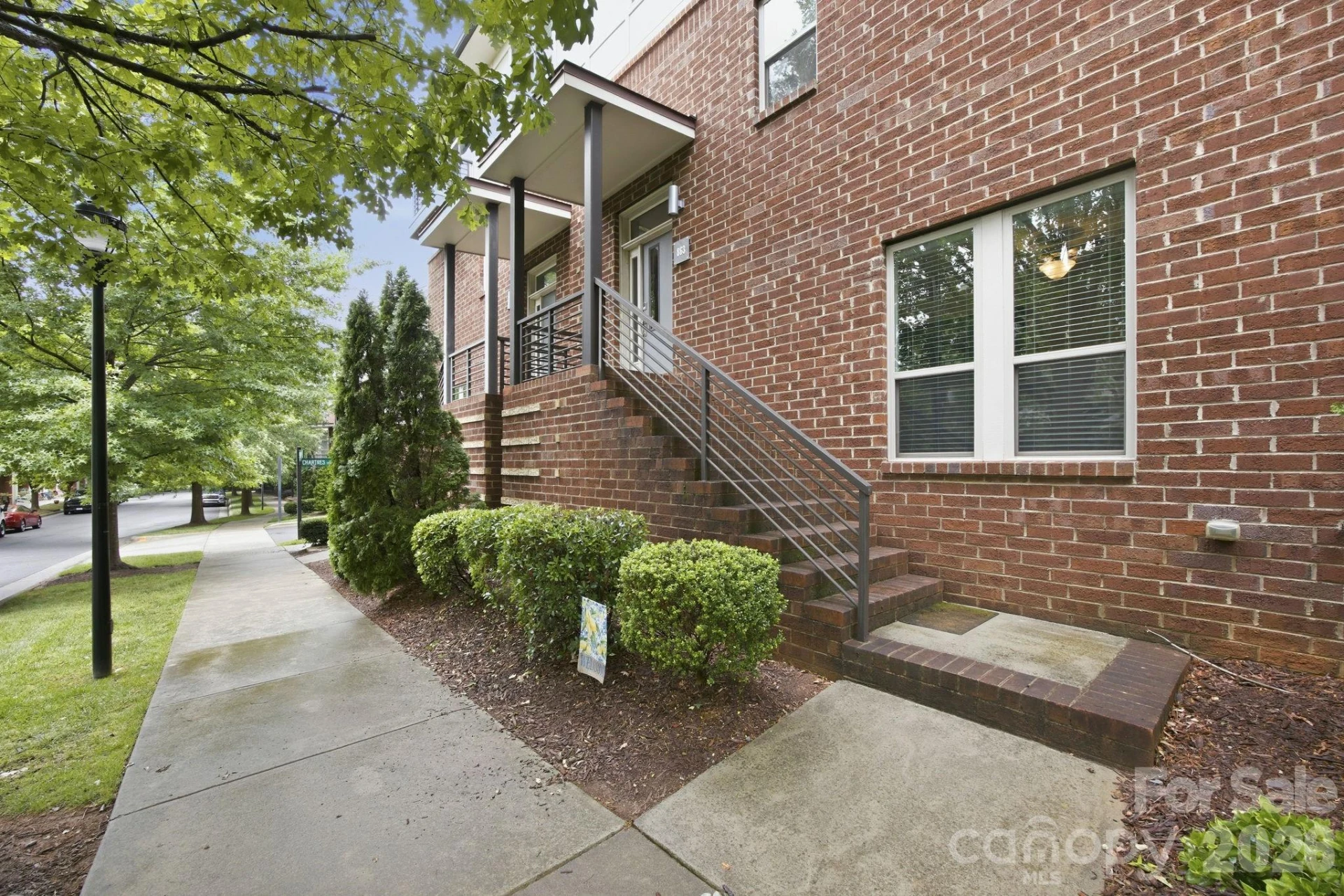 863 Academy Street - Photo 3