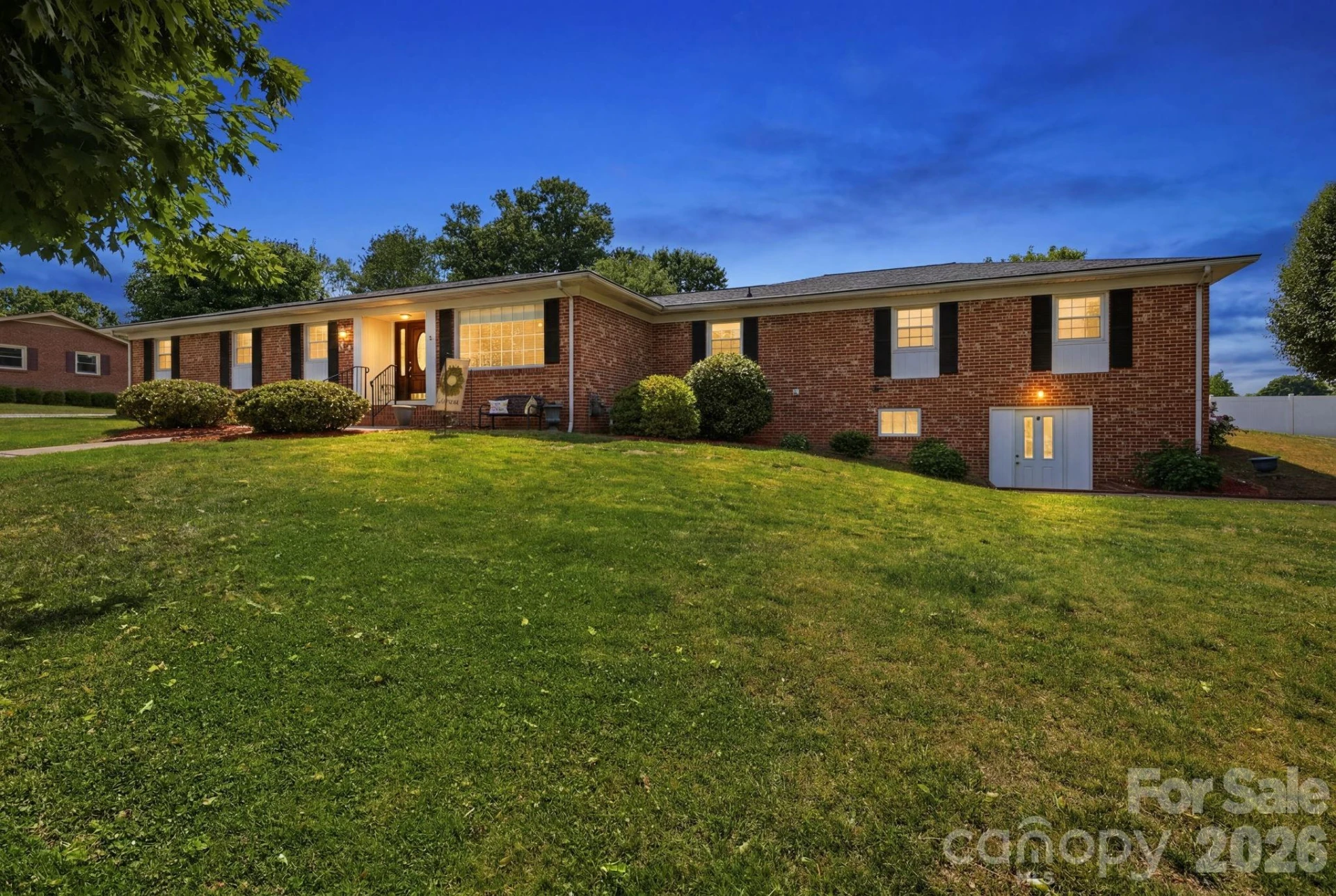 912 Briggs Street - Photo 2