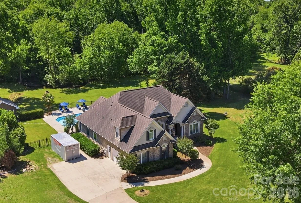 2066 Applebrook Drive - Photo 2