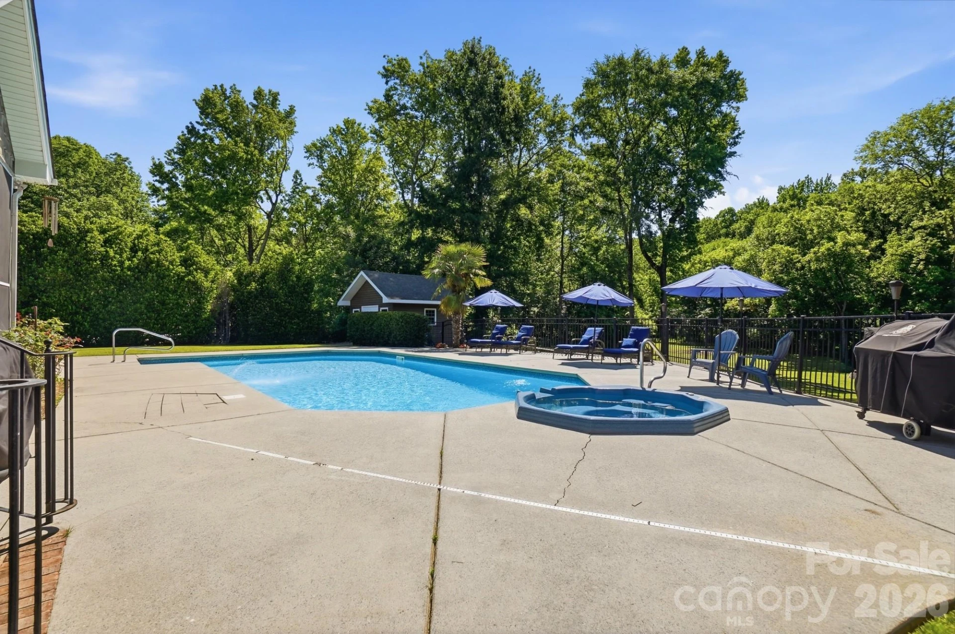 2066 Applebrook Drive - Photo 37