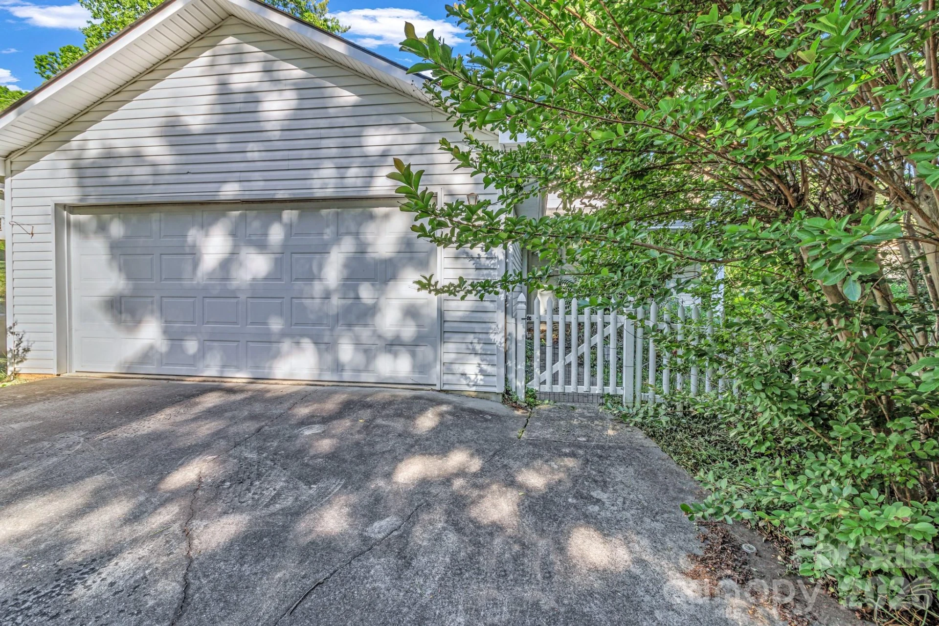 105 Amelia Drive - Photo 2
