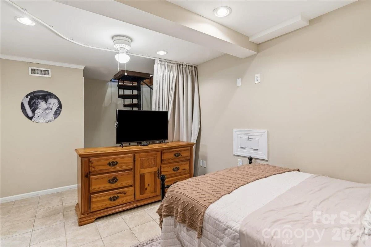 1177 Runway Drive - Photo 15