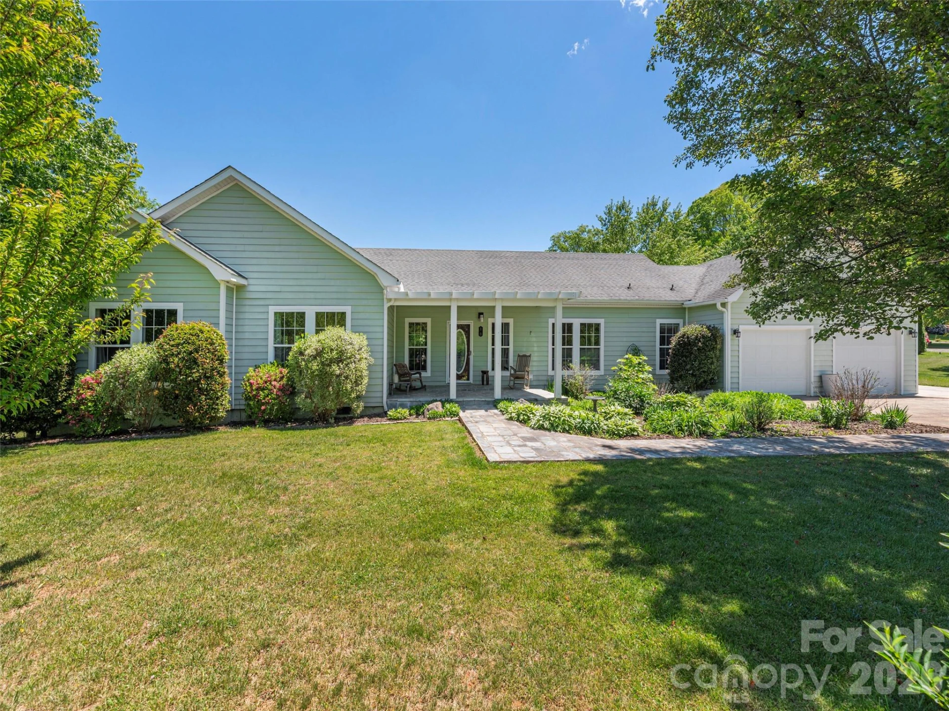 16 Chinaberry Court