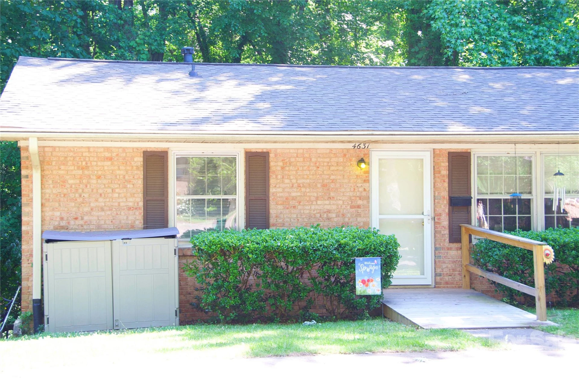 4631 Highlake Drive - Photo 3