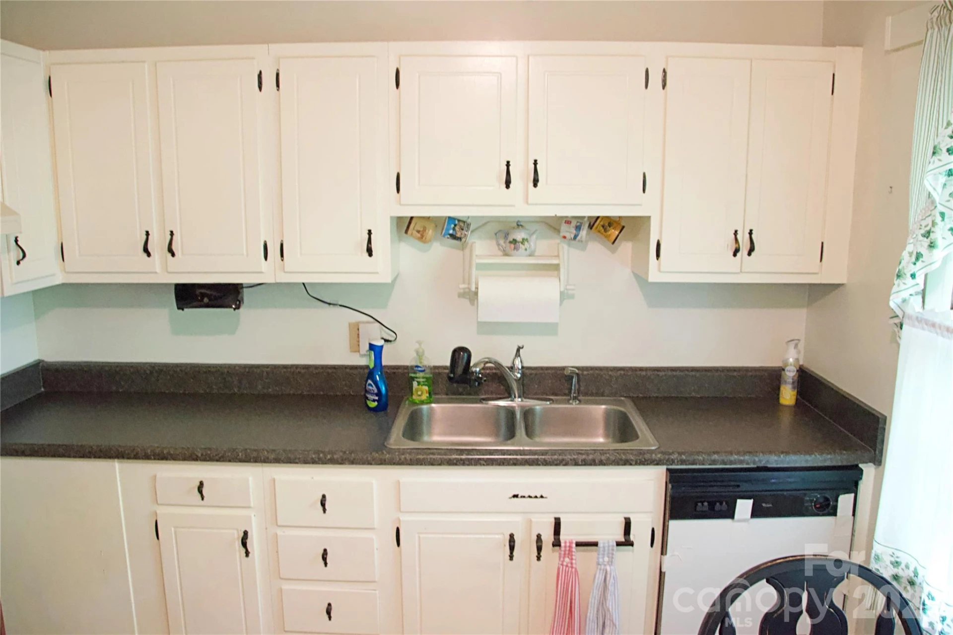4631 Highlake Drive - Photo 5