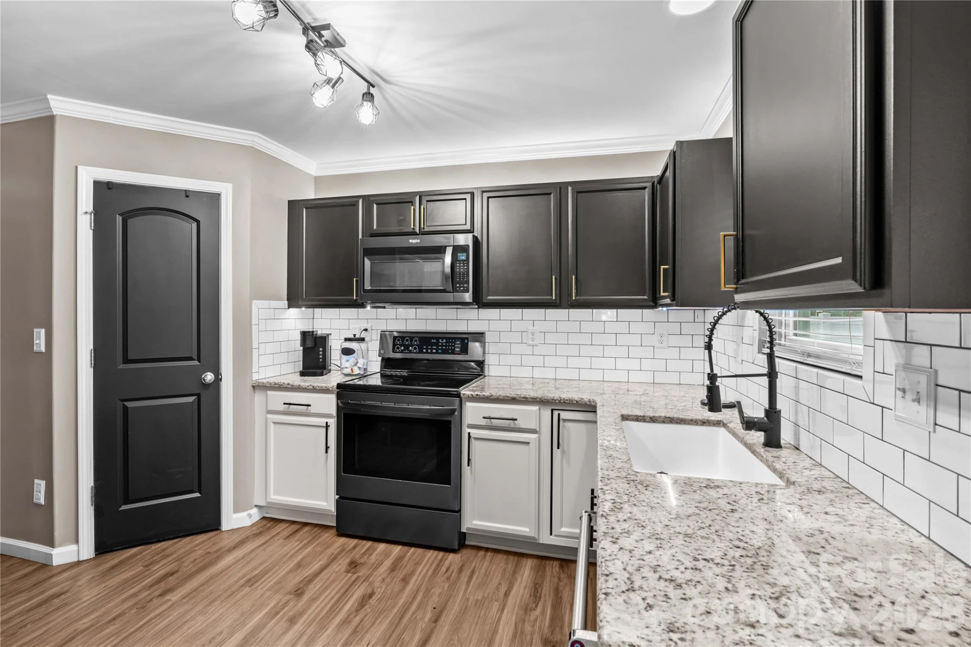 218 Valerie Drive - Photo 10