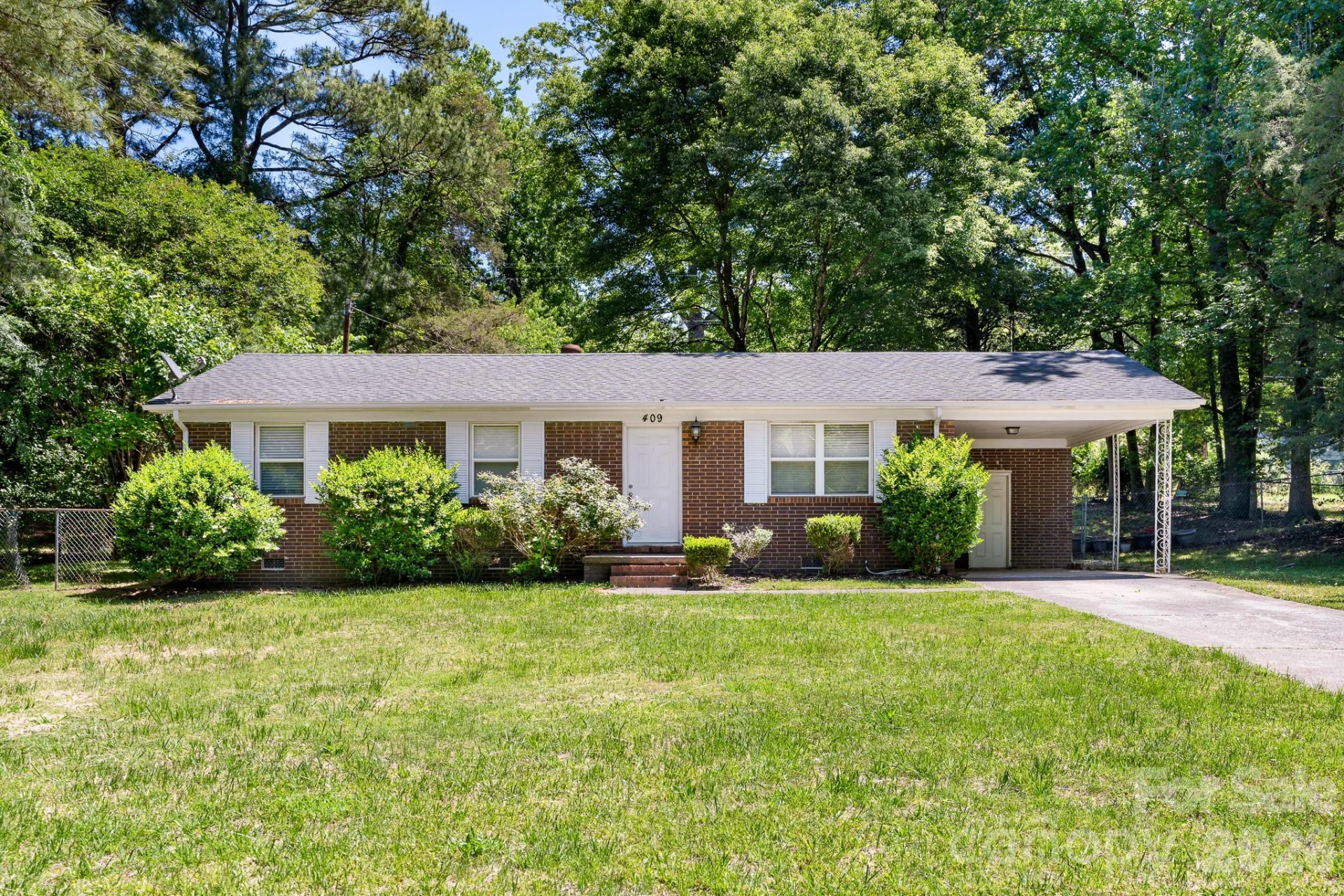 409 Anne Avenue - Photo 2