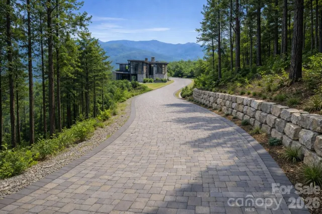9998 Southcliff Parkway, Fairview, NC, 28730