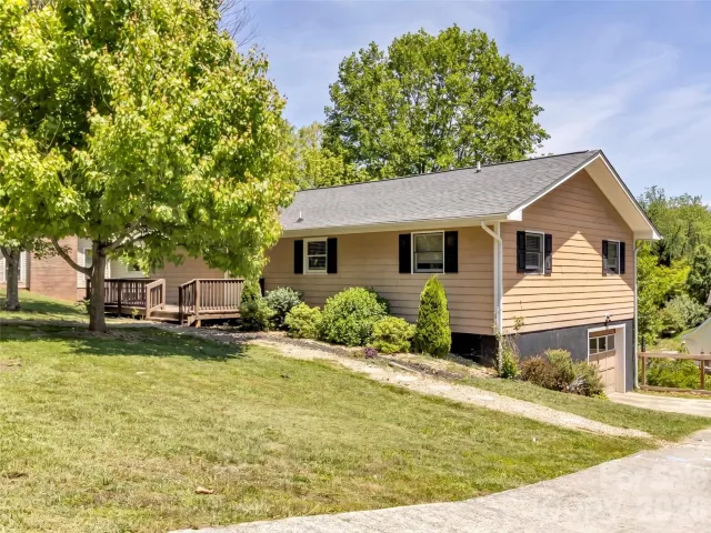 252 Oak Park Drive, Clyde, NC, 28721