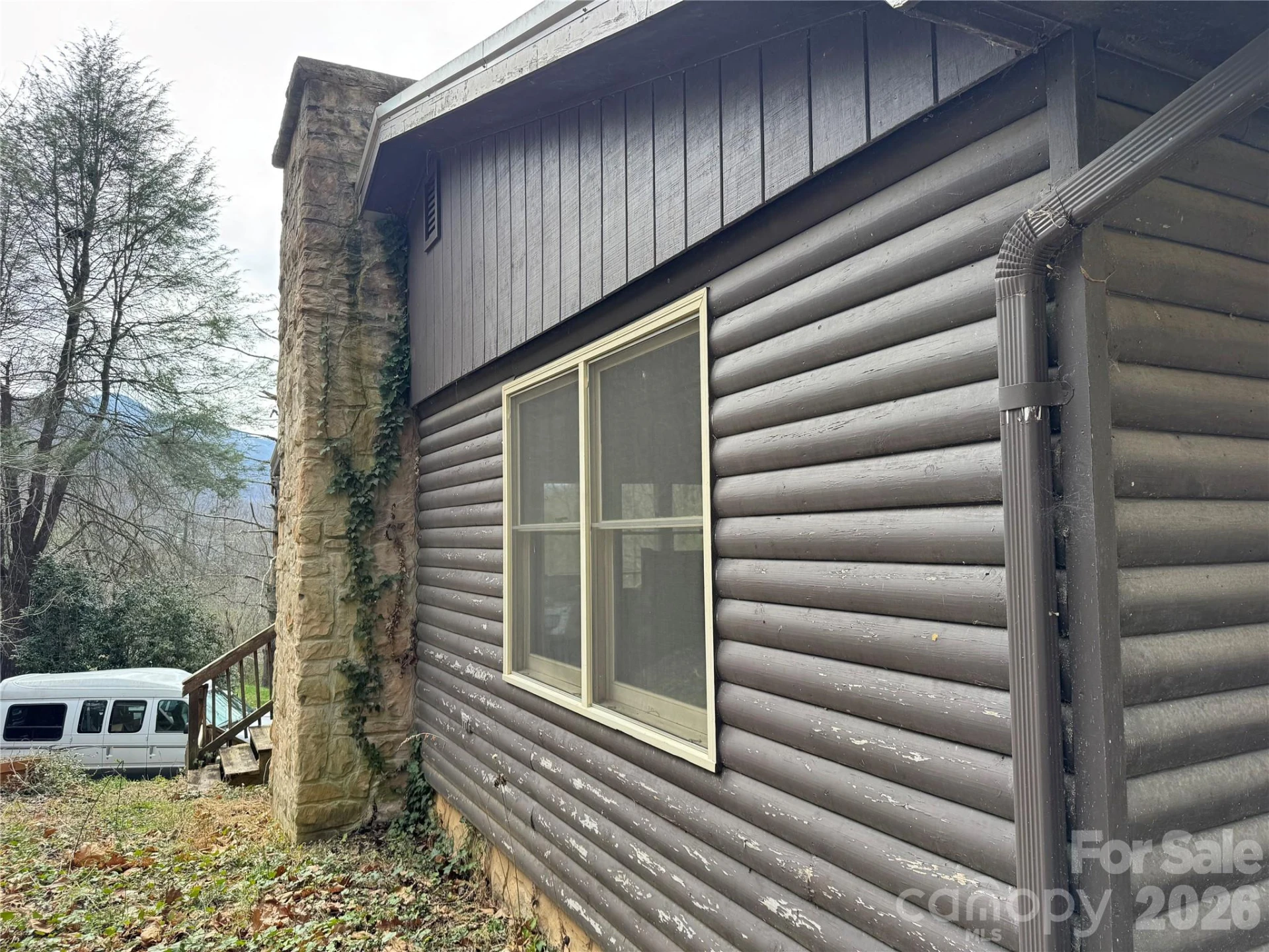 814 Mountain View Drive - Photo 3