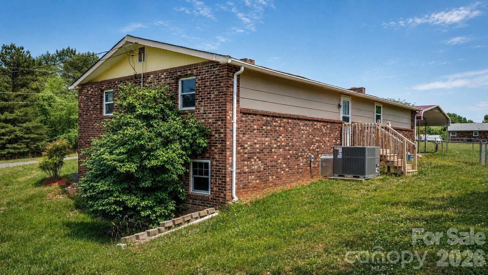 607 Carlos Street - Photo 2