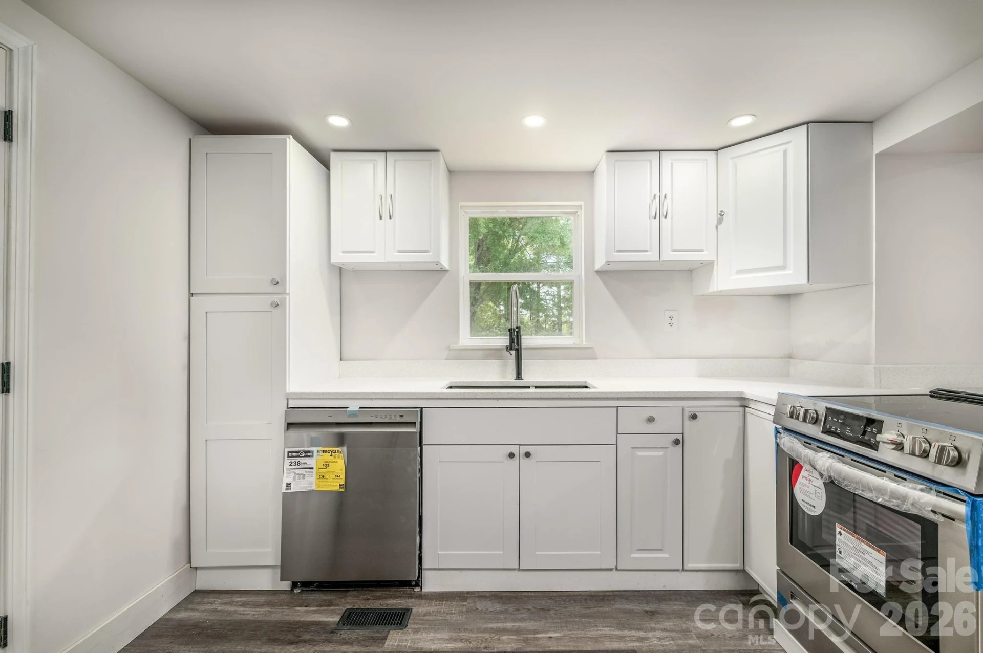 607 Carlos Street - Photo 12