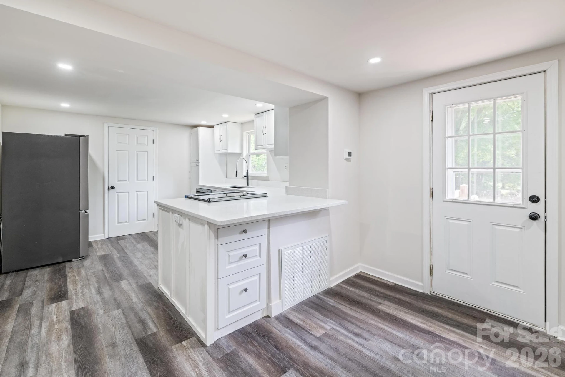 607 Carlos Street - Photo 16