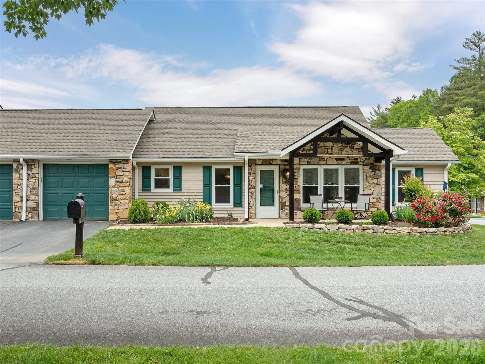 243 Rocky Mountain Way - Photo 2