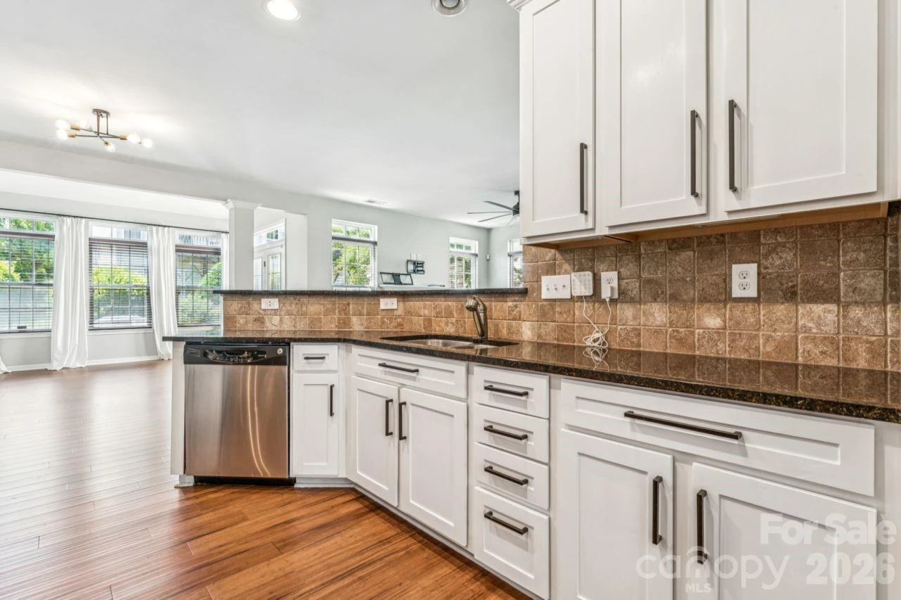 3233 Park South Station Boulevard - Photo 9