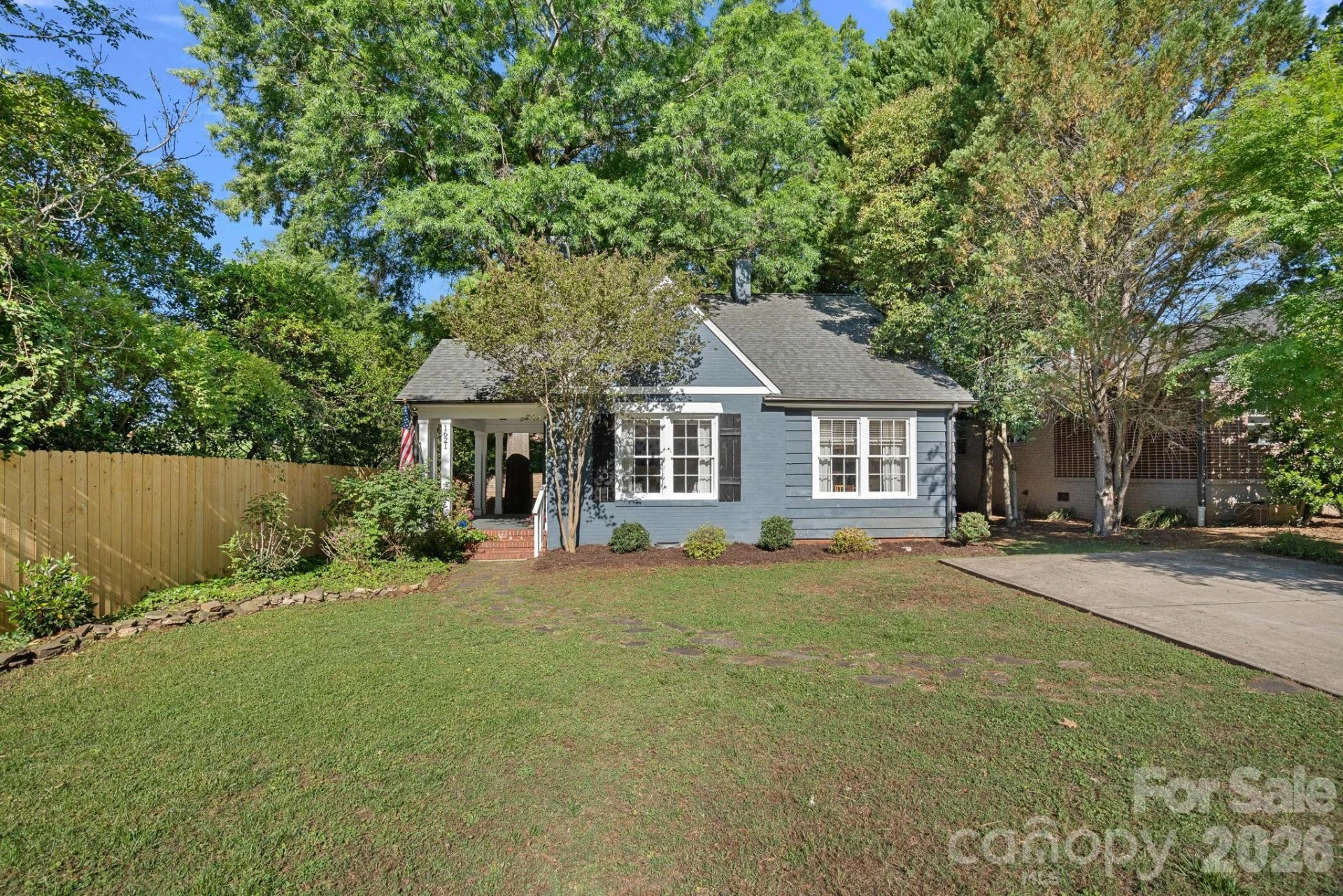 1621 Morningside Drive - Photo 2
