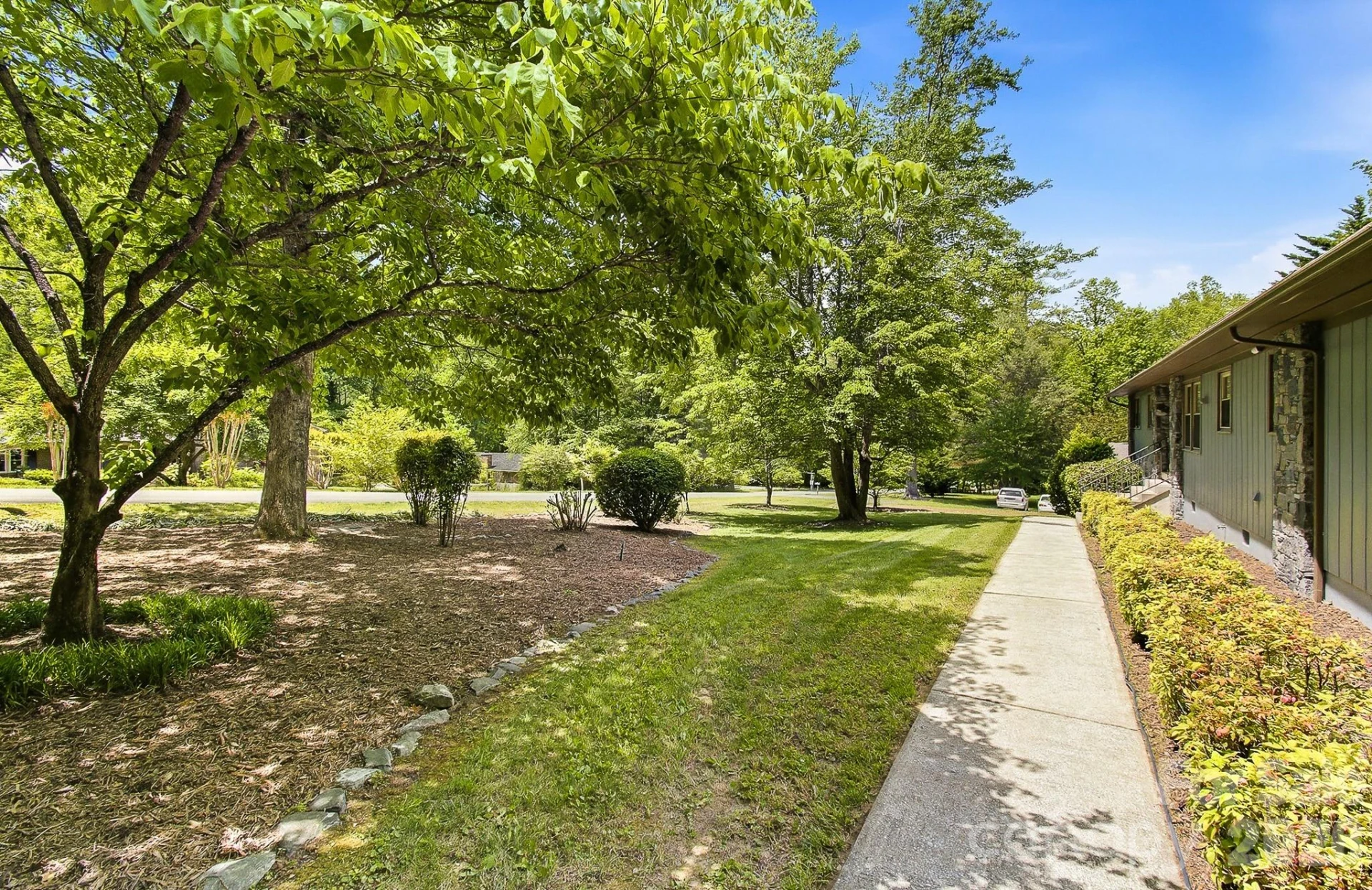 106 Muirfield Court - Photo 2
