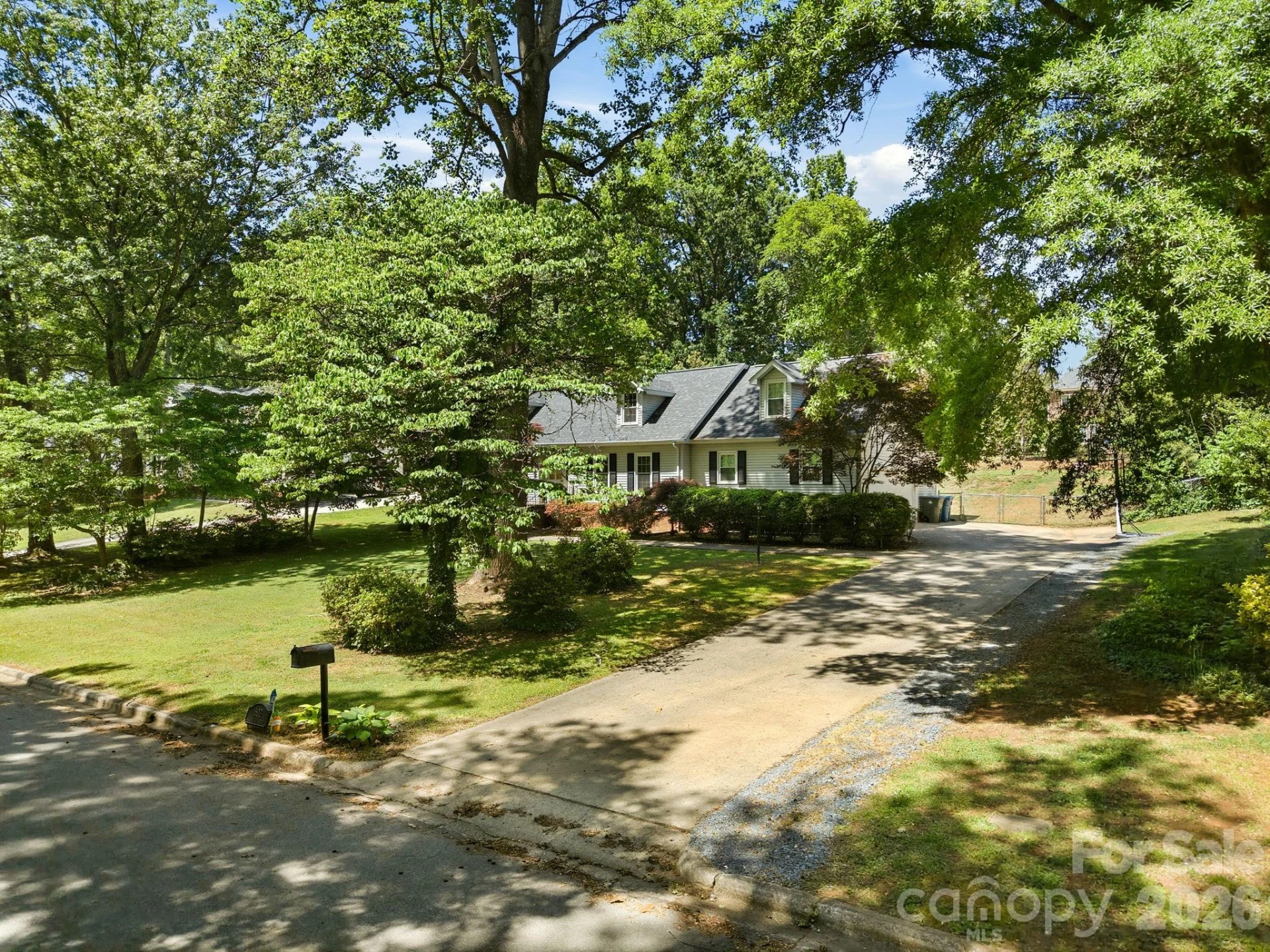 502 Camelot Drive - Photo 34