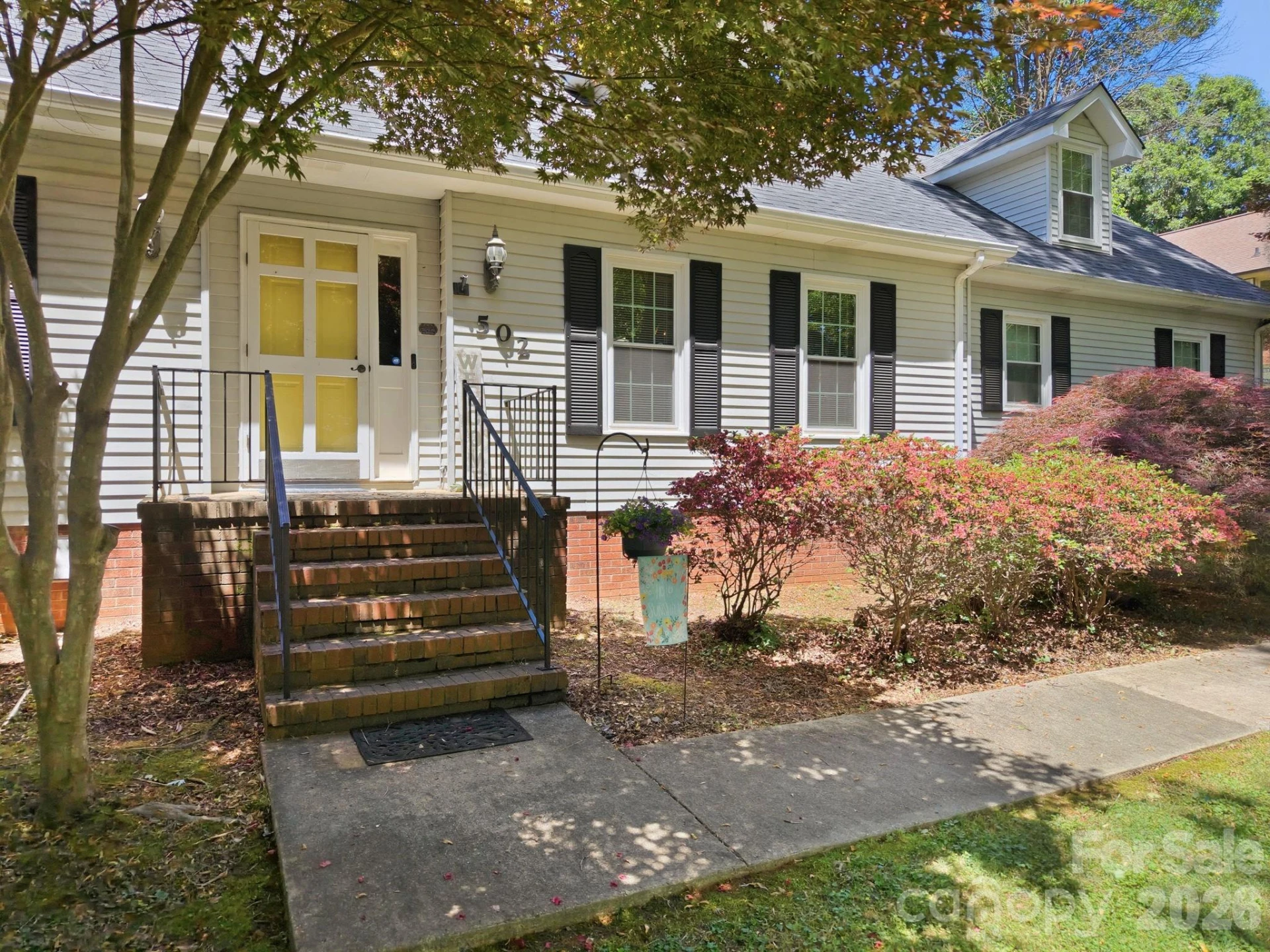 502 Camelot Drive - Photo 5