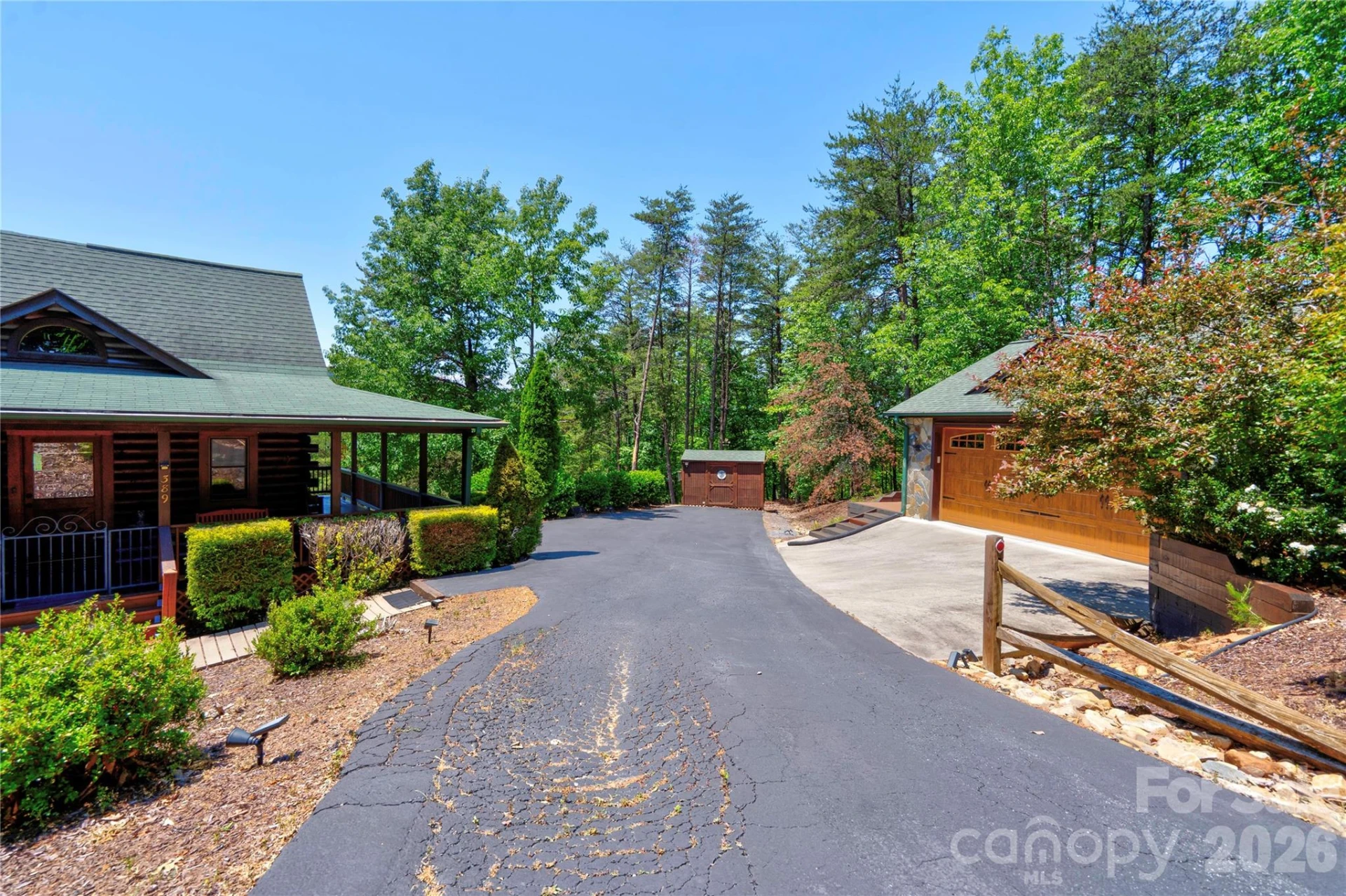 389 Woodgate Drive - Photo 11