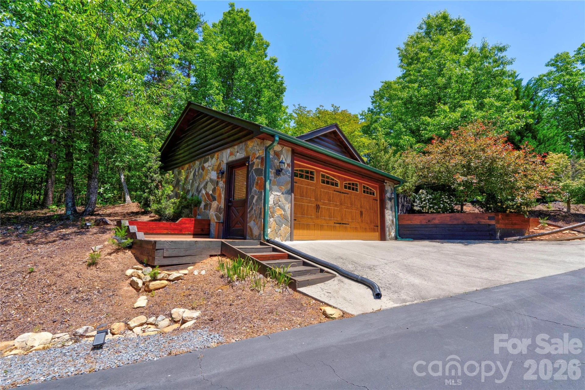 389 Woodgate Drive - Photo 13