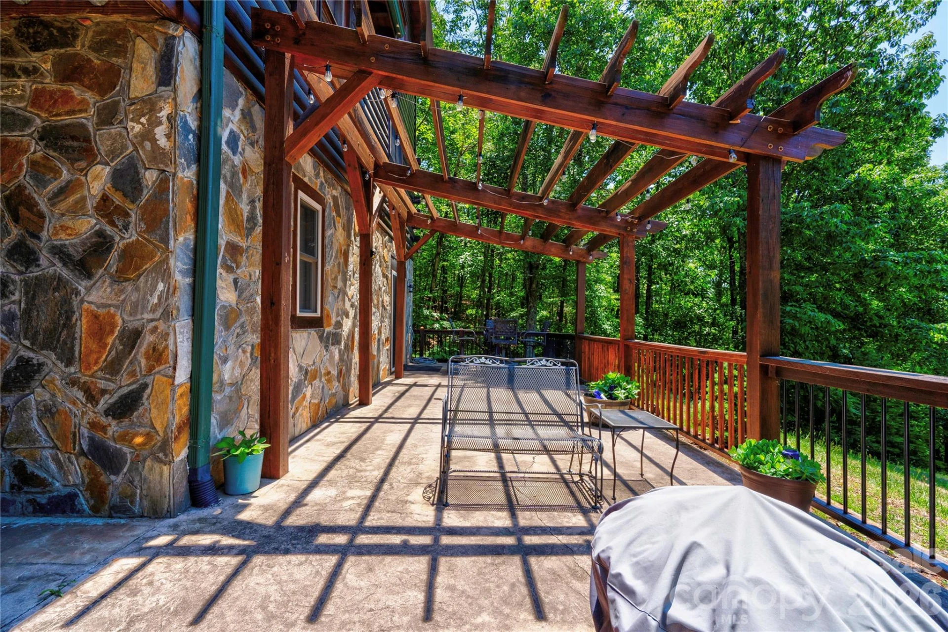 389 Woodgate Drive - Photo 20