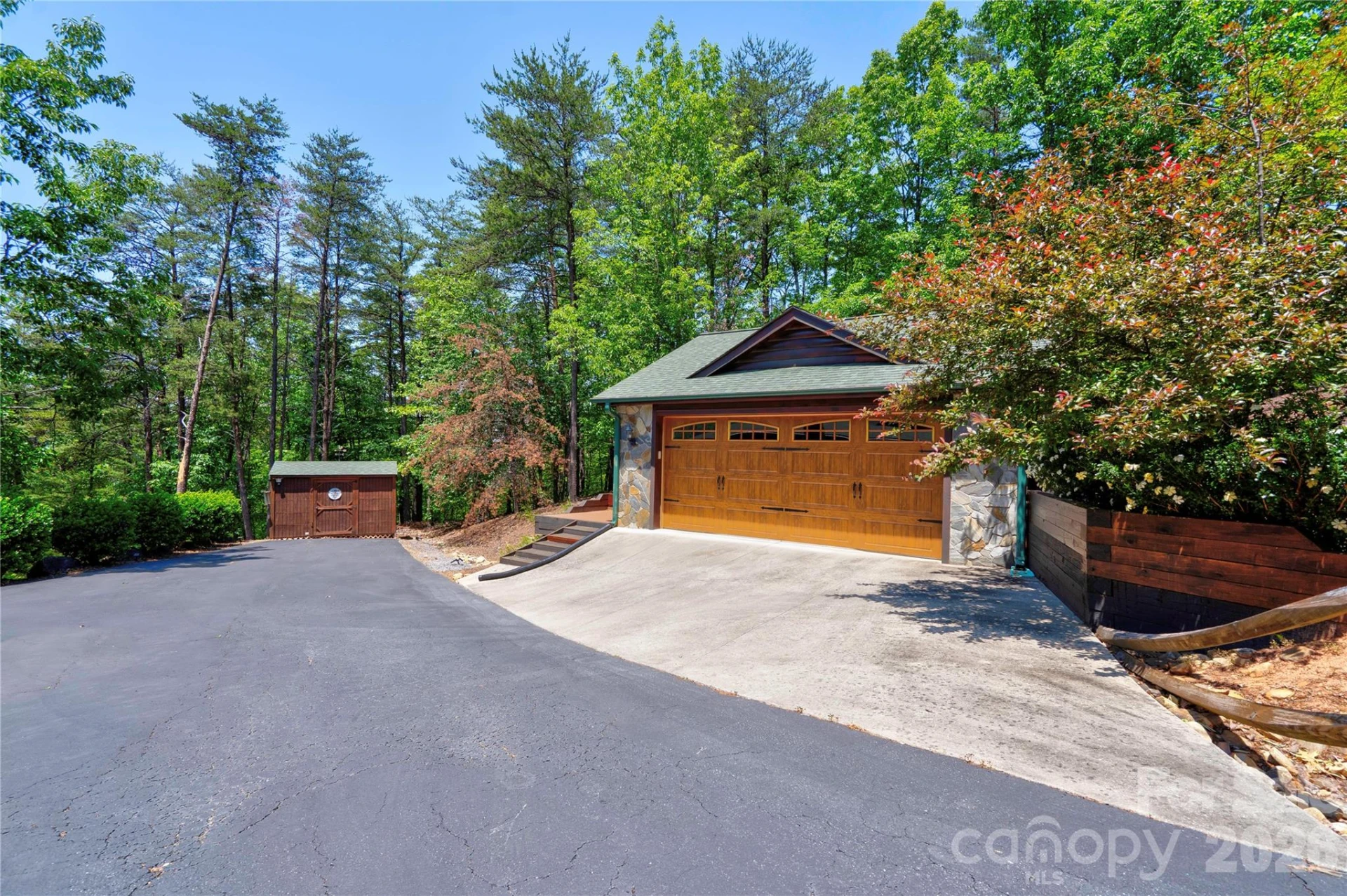 389 Woodgate Drive - Photo 8