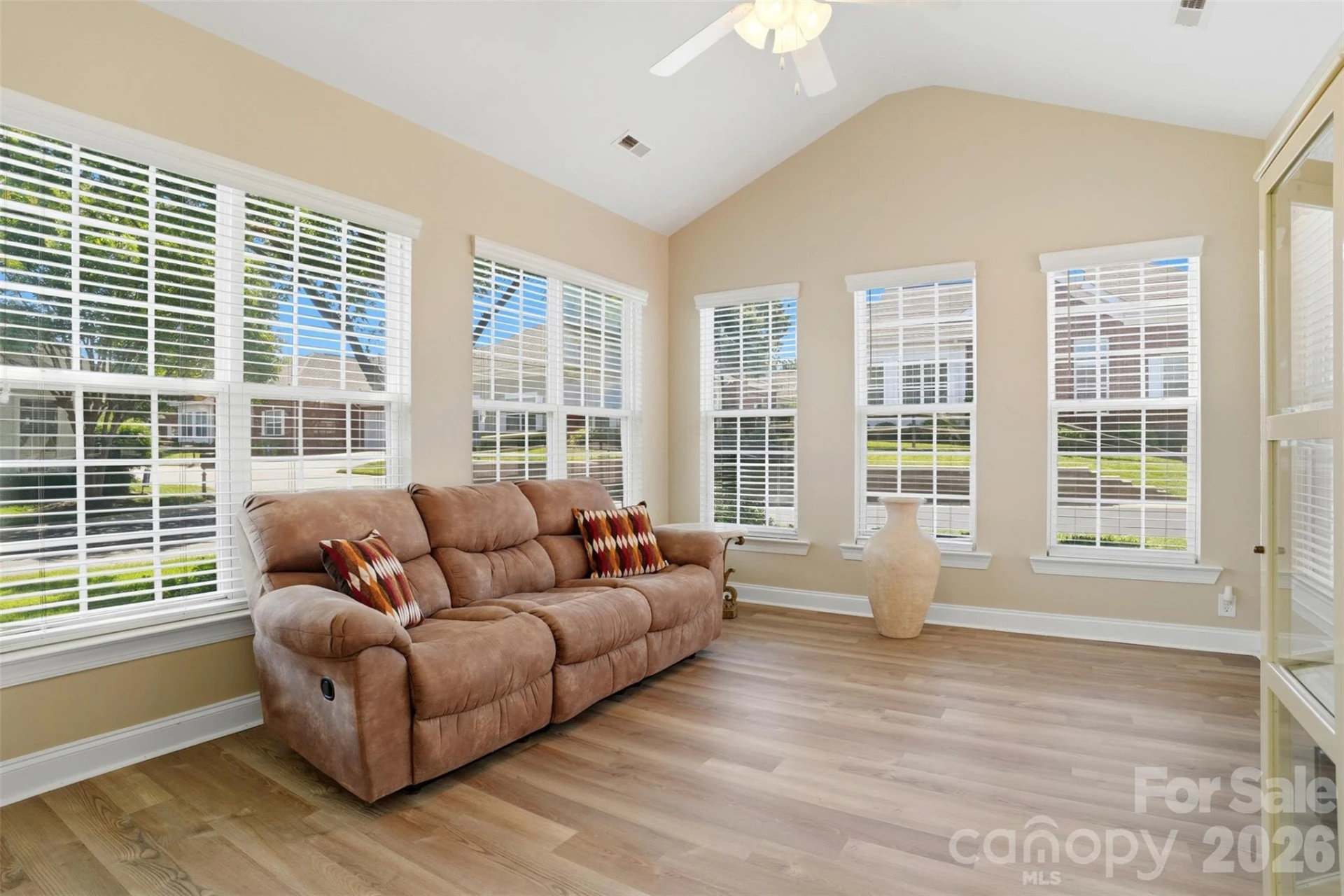 2118 Castle Court - Photo 3