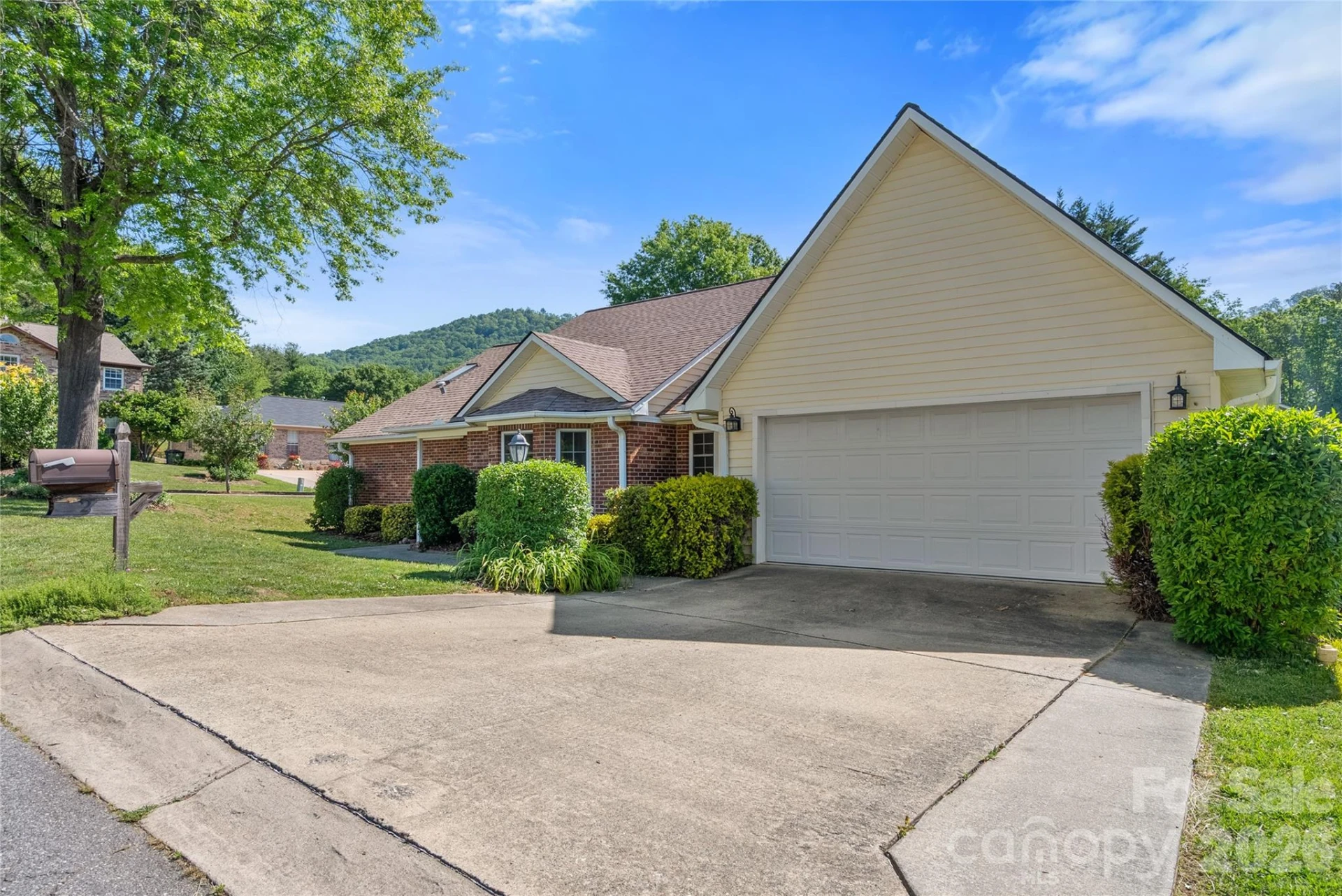 2 Gatehouse Court - Photo 2