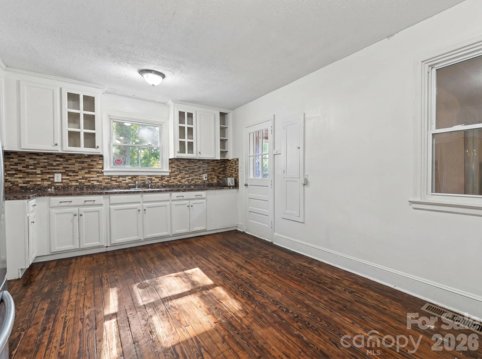 2120 Amesbury Avenue - Photo 11