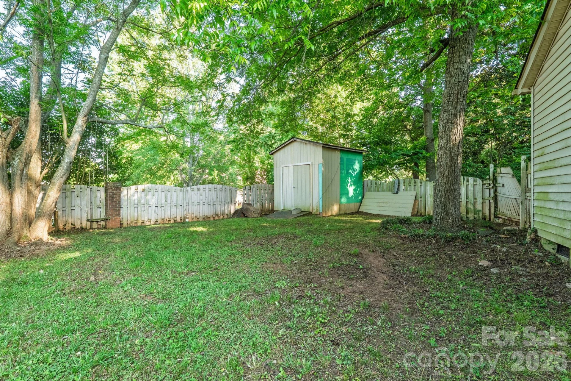 2120 Amesbury Avenue - Photo 6