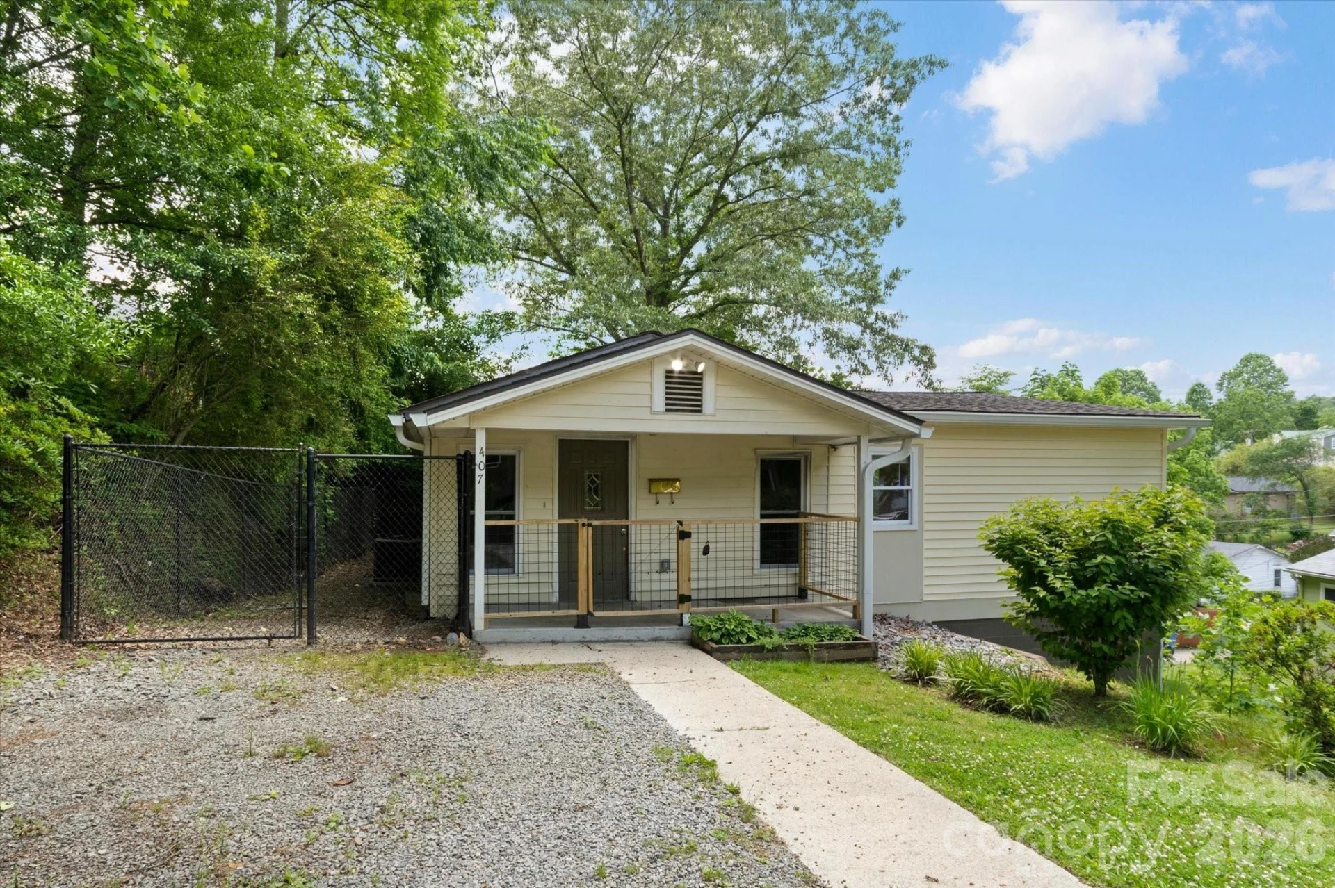407 Main Street - Photo 2
