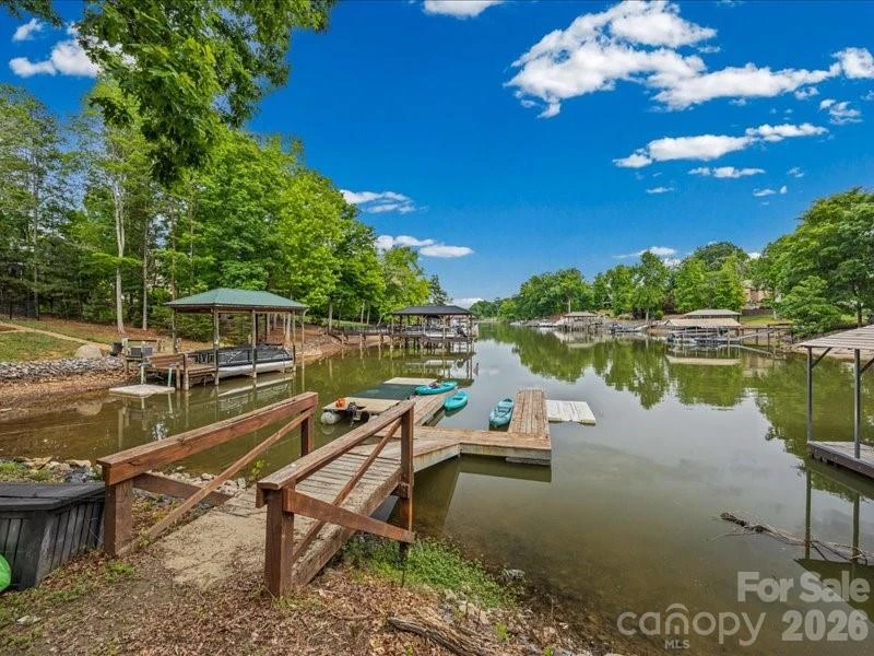 521 Rosebush Lane - Photo 3