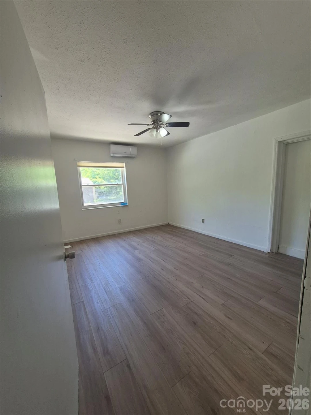 1745 Meadowbrook Terrace - Photo 9
