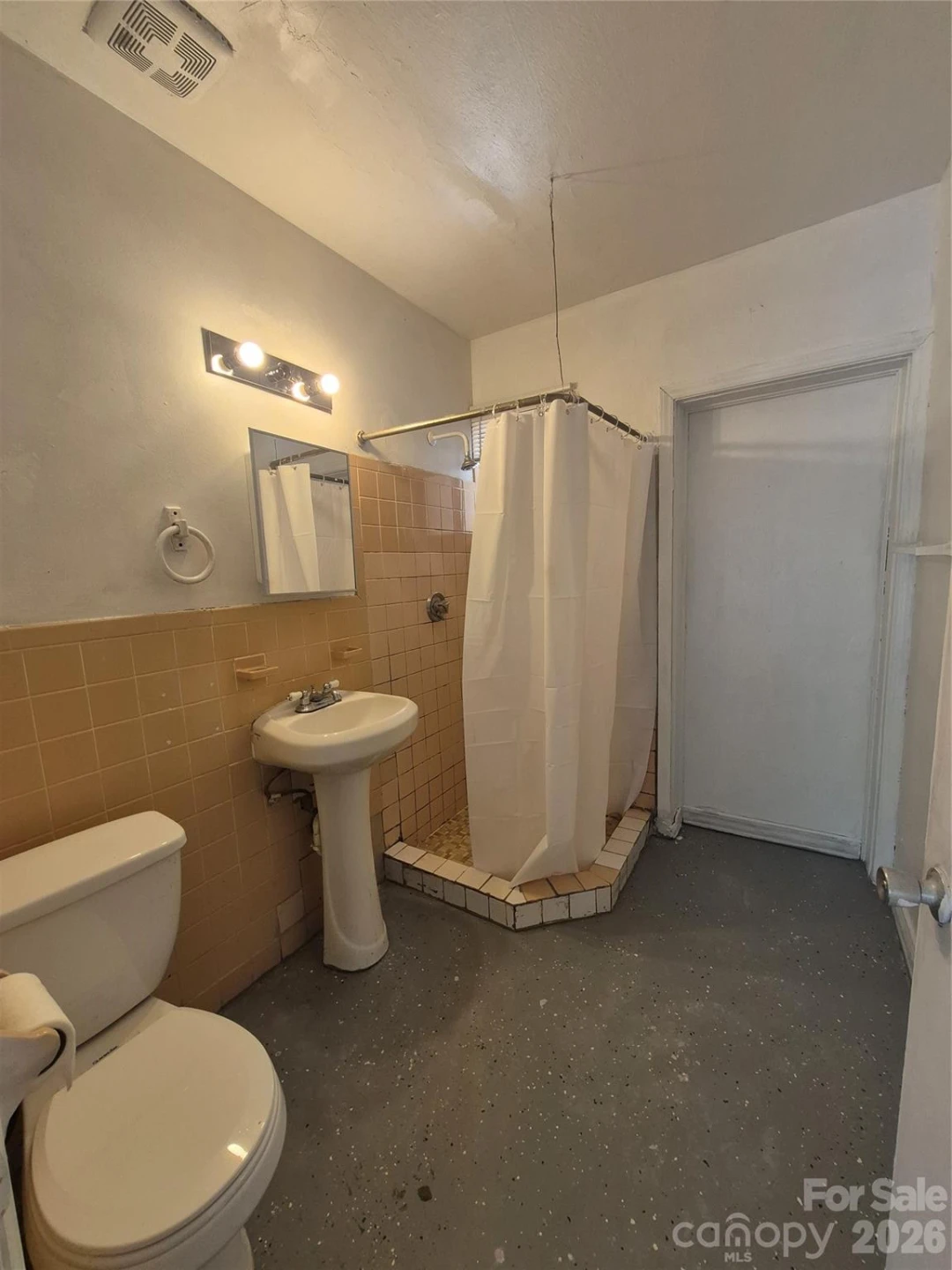 1745 Meadowbrook Terrace - Photo 19