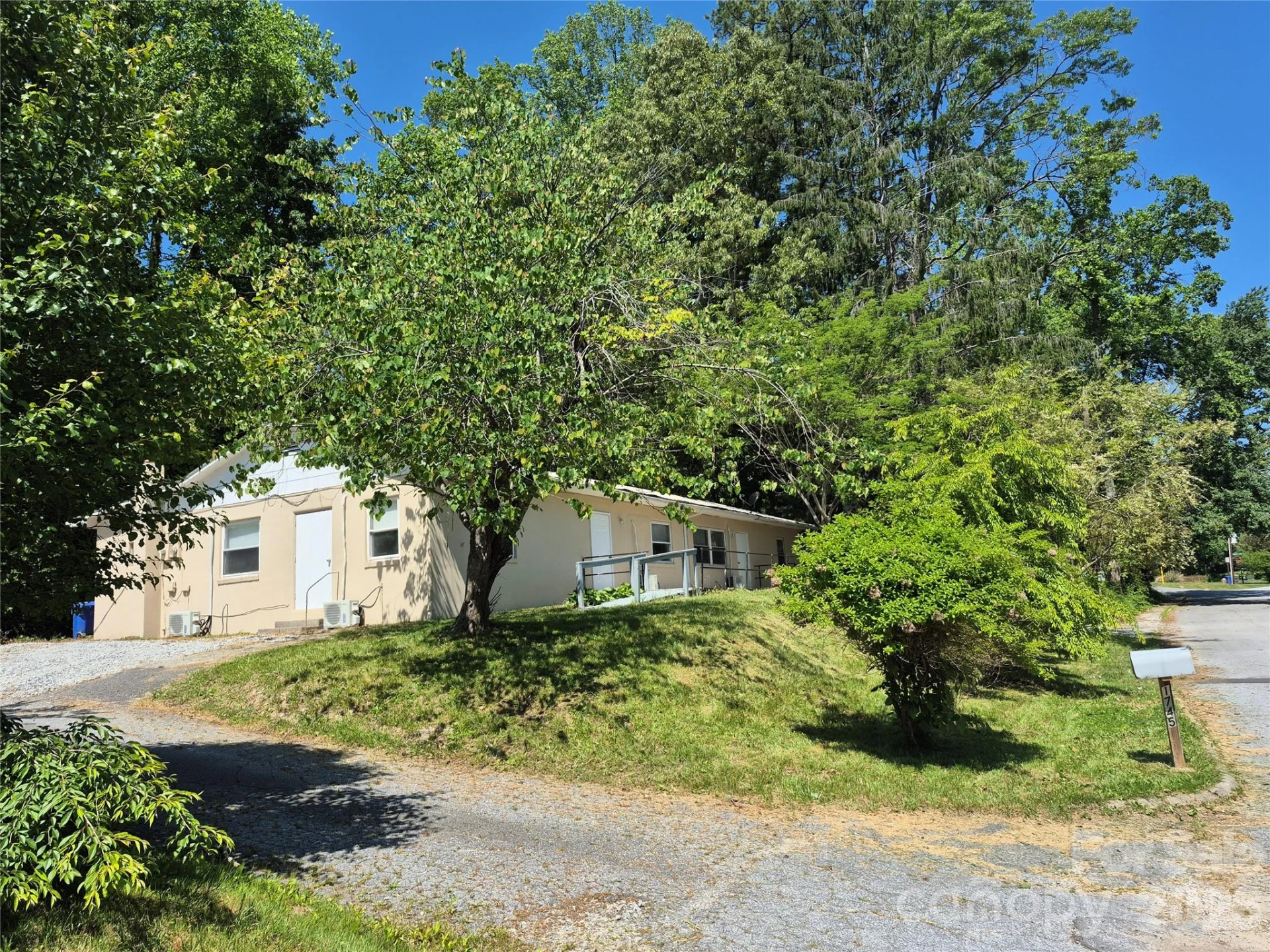 1745 Meadowbrook Terrace - Photo 3