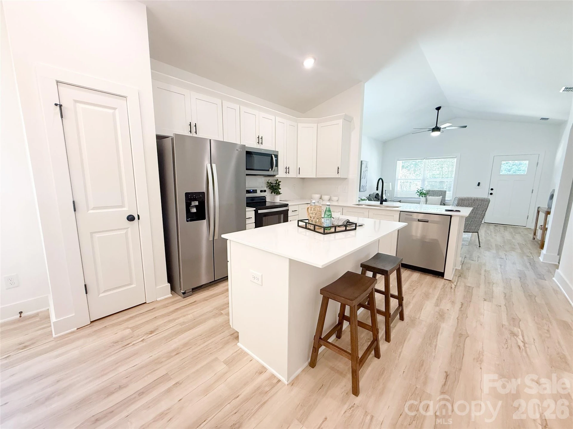 707 Robin Avenue - Photo 4