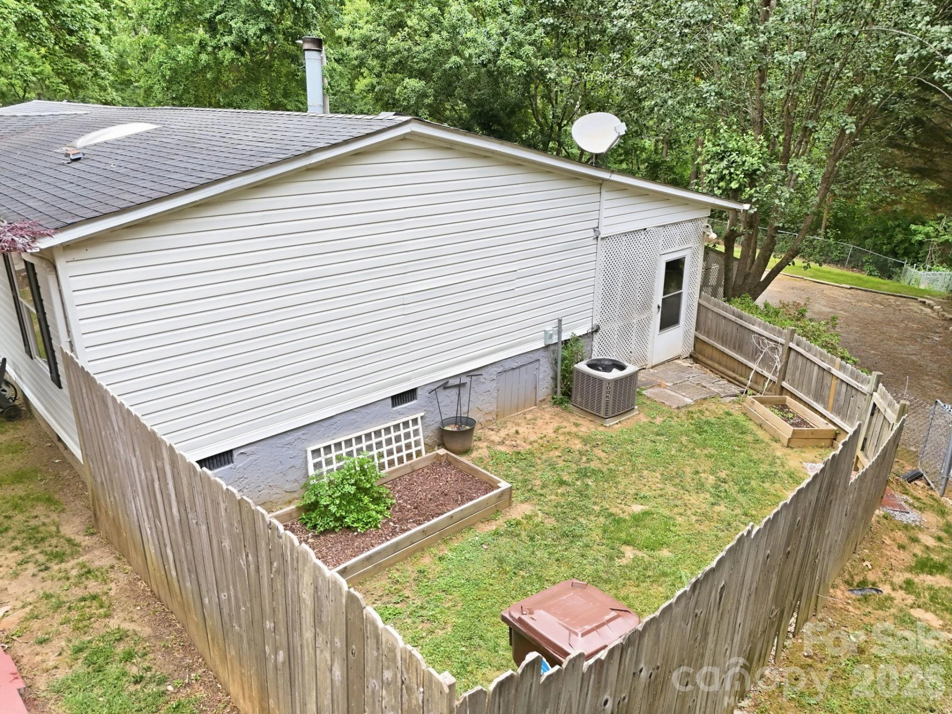 405 Gray Court - Photo 16