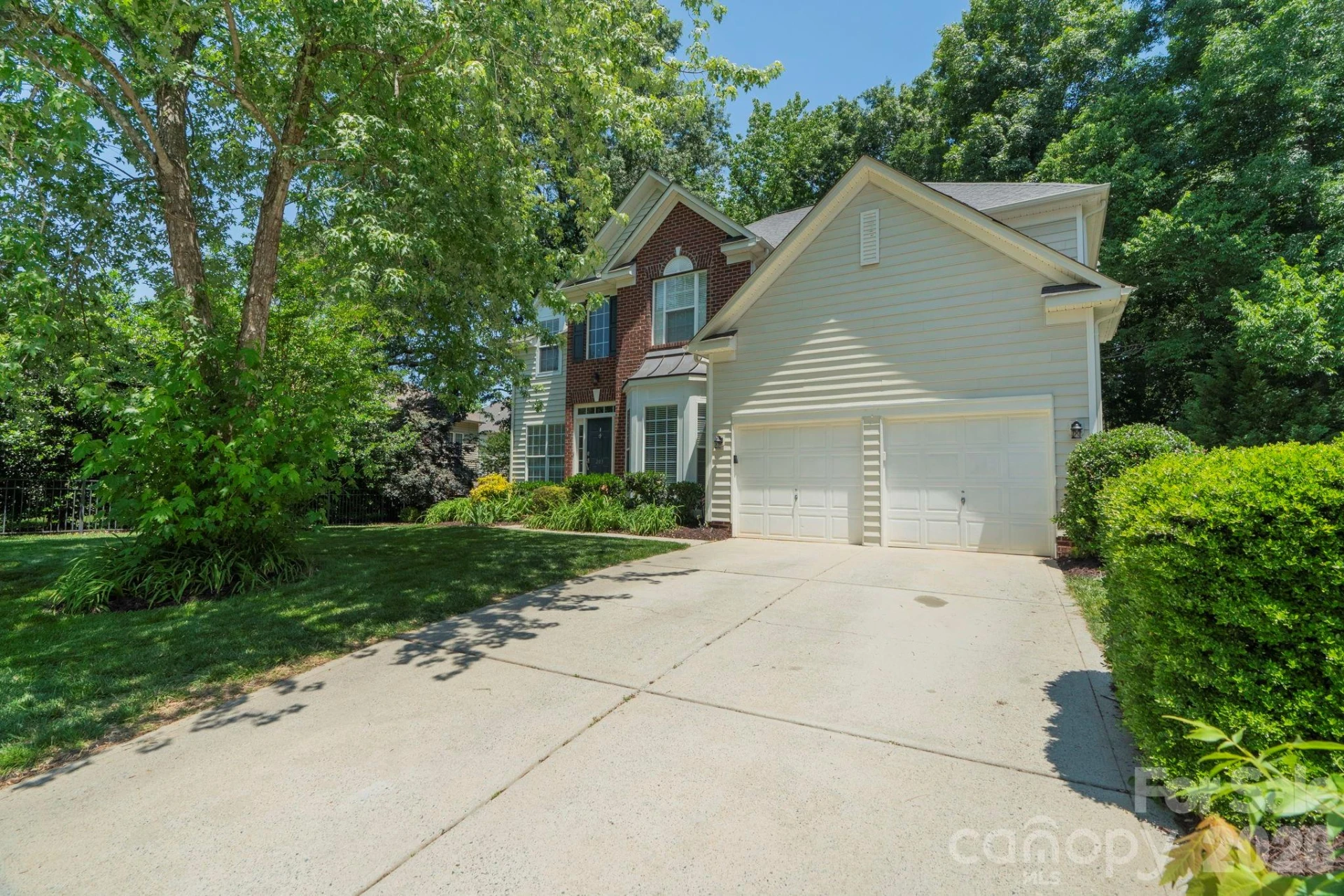 203 Elven Court - Photo 2