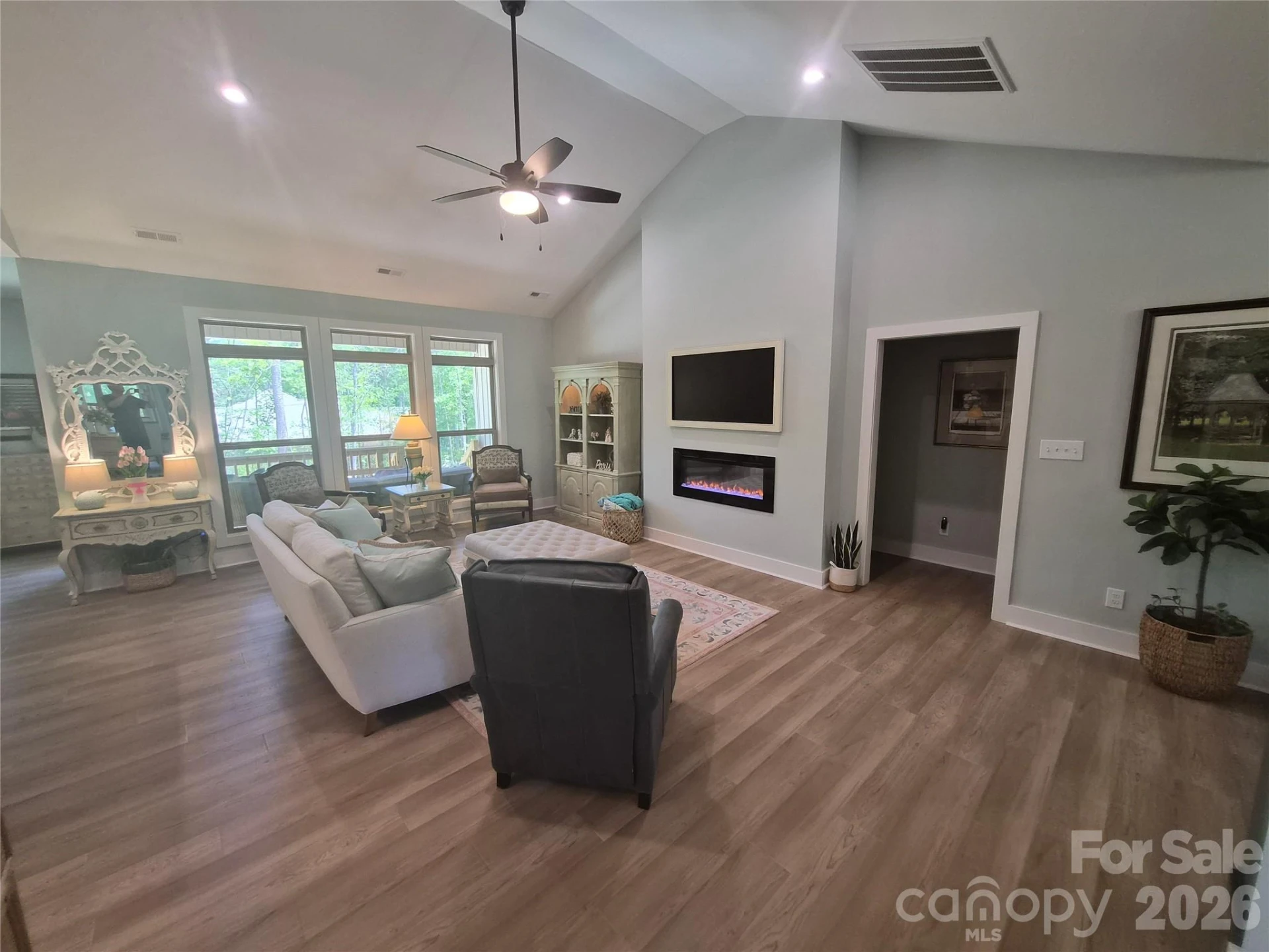 111 Lakefront Drive - Photo 2