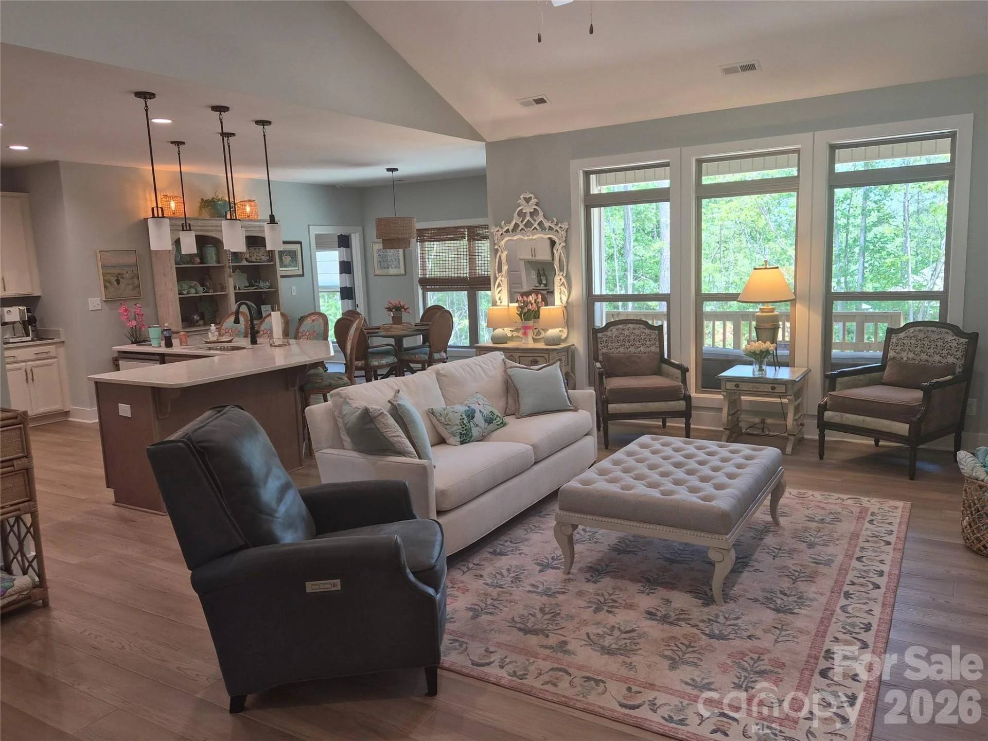 111 Lakefront Drive - Photo 3