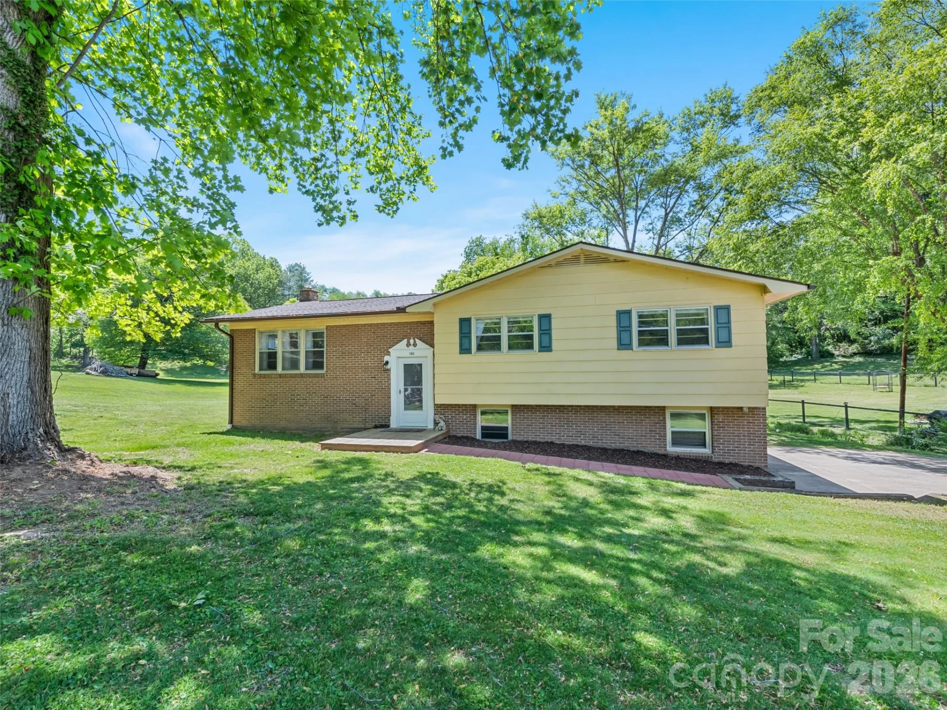 182 Fairway Hills Drive - Photo 2