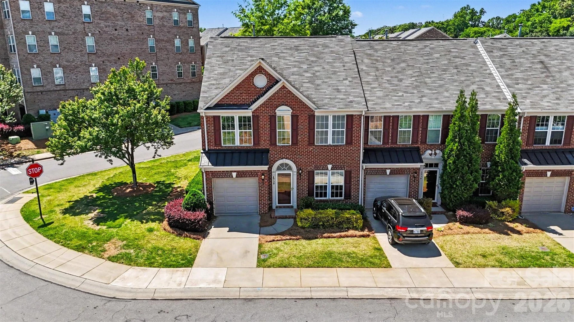 5938 Union Pacific Avenue - Photo 2