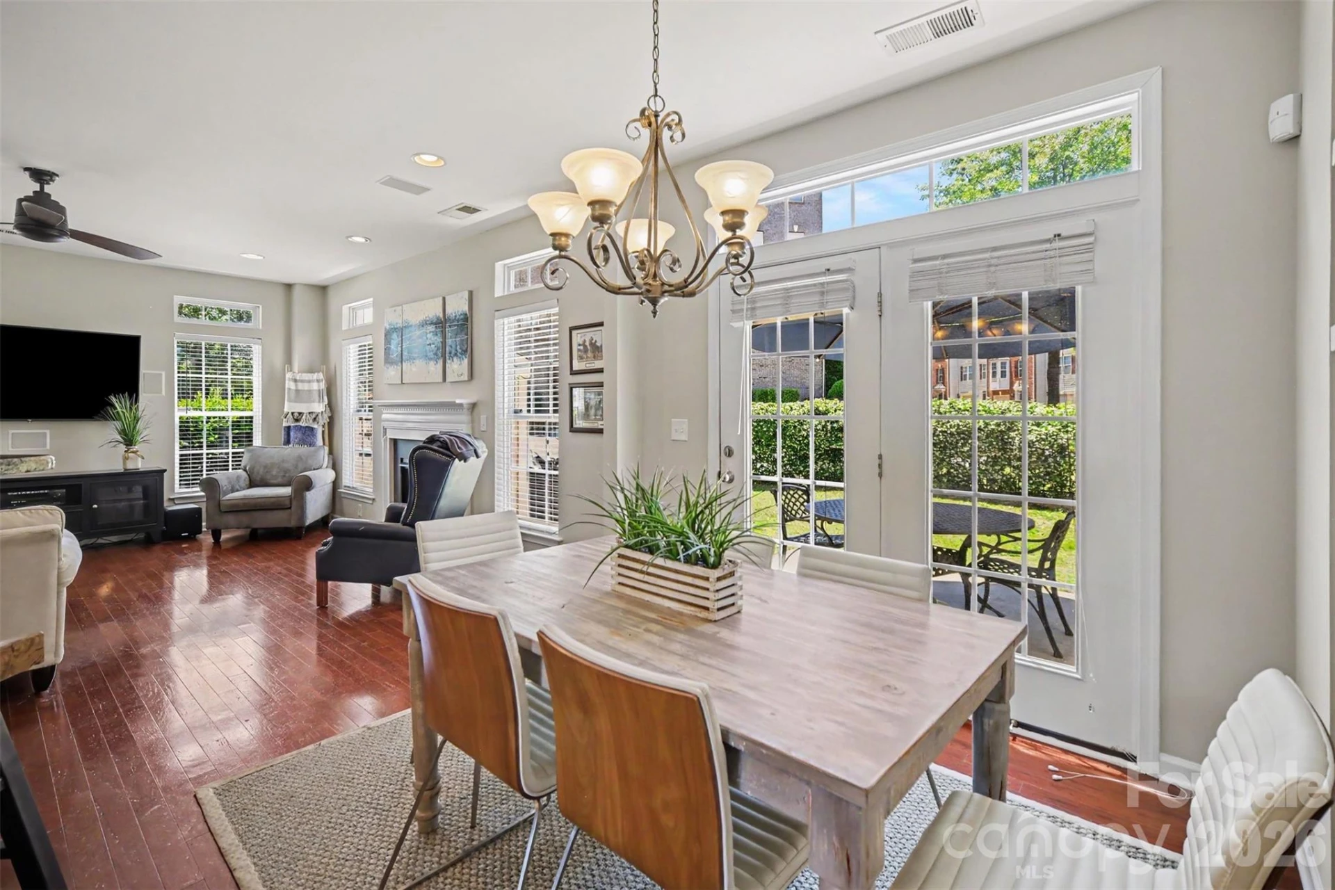 5938 Union Pacific Avenue - Photo 8