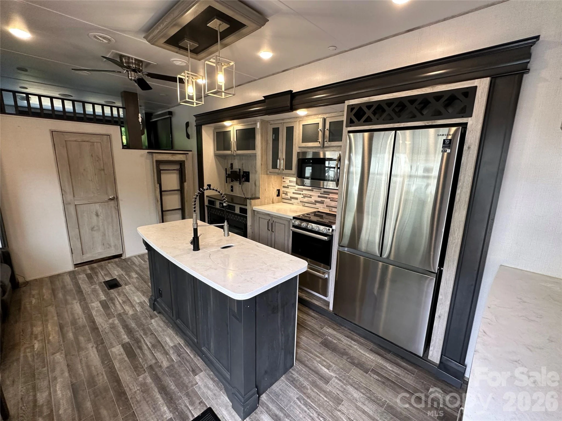 133 Marina Drive - Photo 2