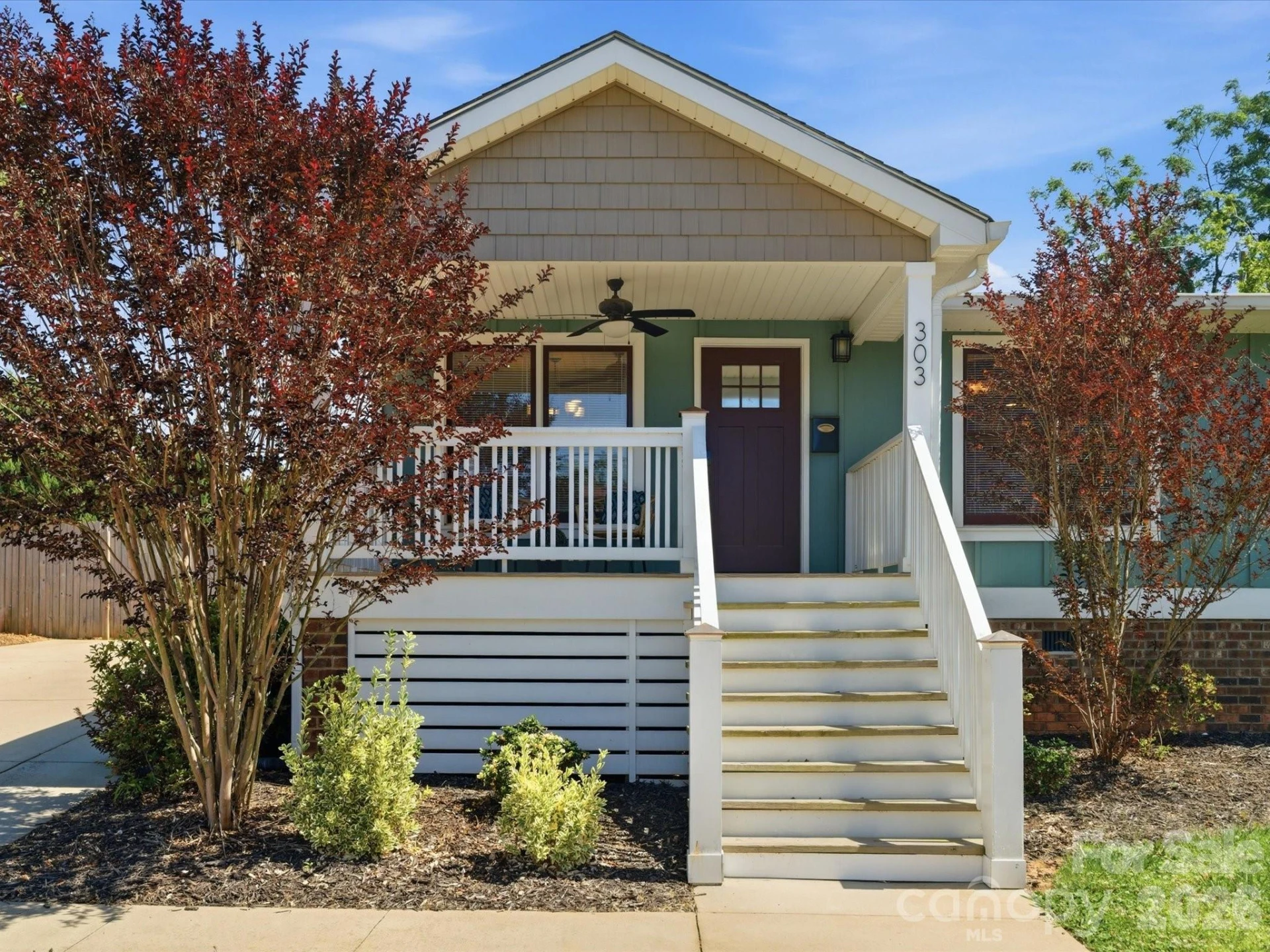 303 Sidney Johnson Street - Photo 2