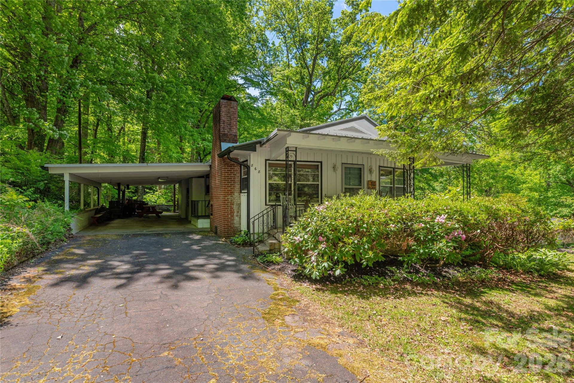868 Cabin Flats Road
