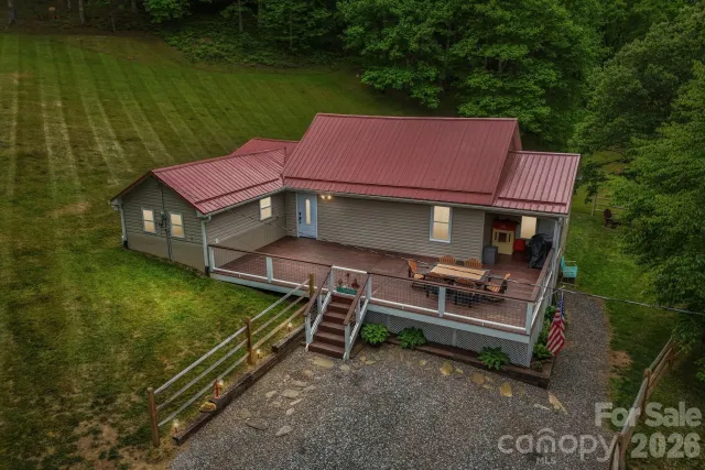 302 Battle Creek Drive, Green Mountain, NC, 28740